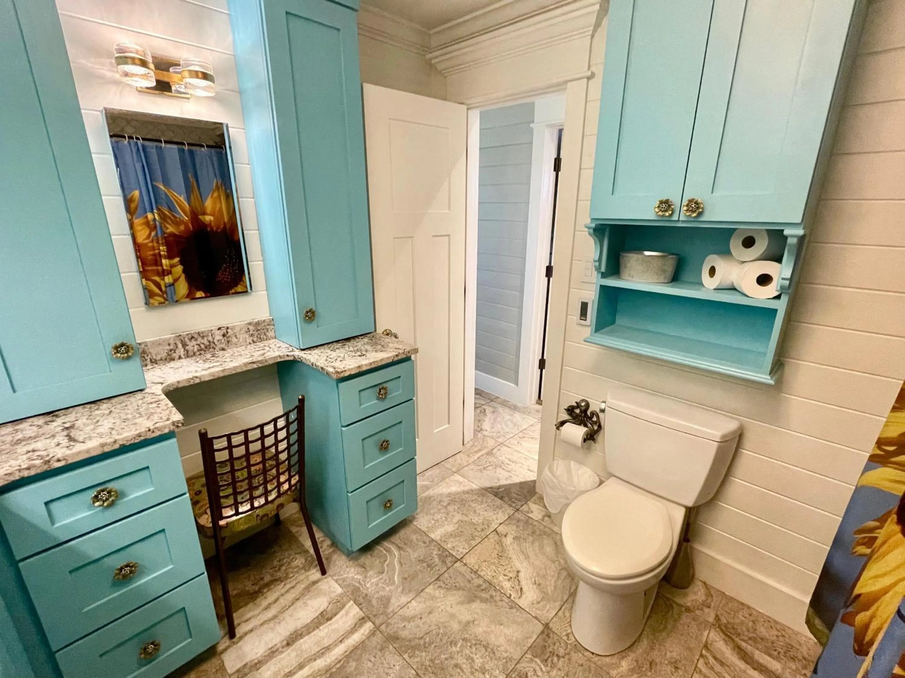 Toilet in Blue Dolphin Inn and Cottages