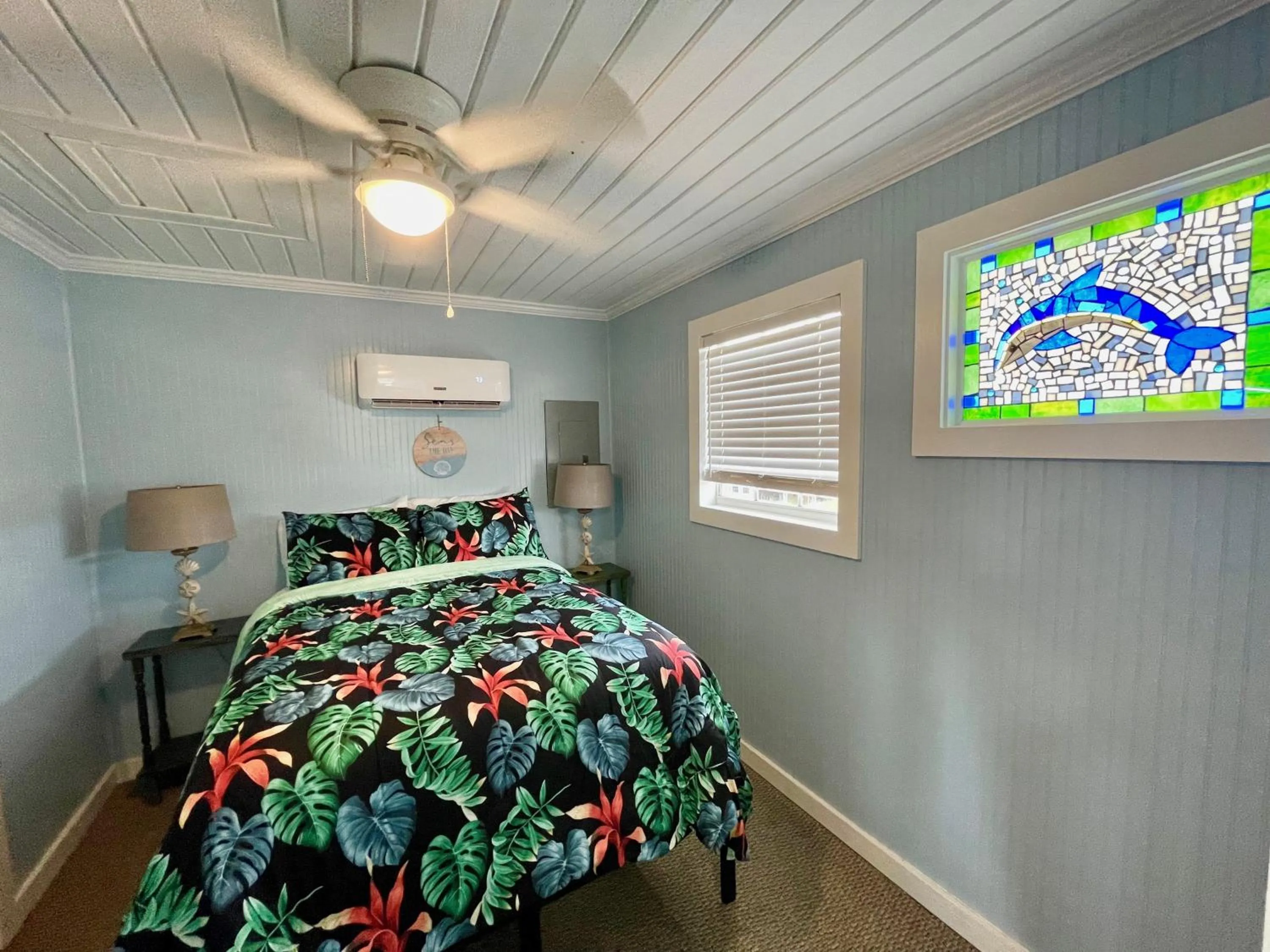 Bedroom, Bed in Blue Dolphin Inn and Cottages