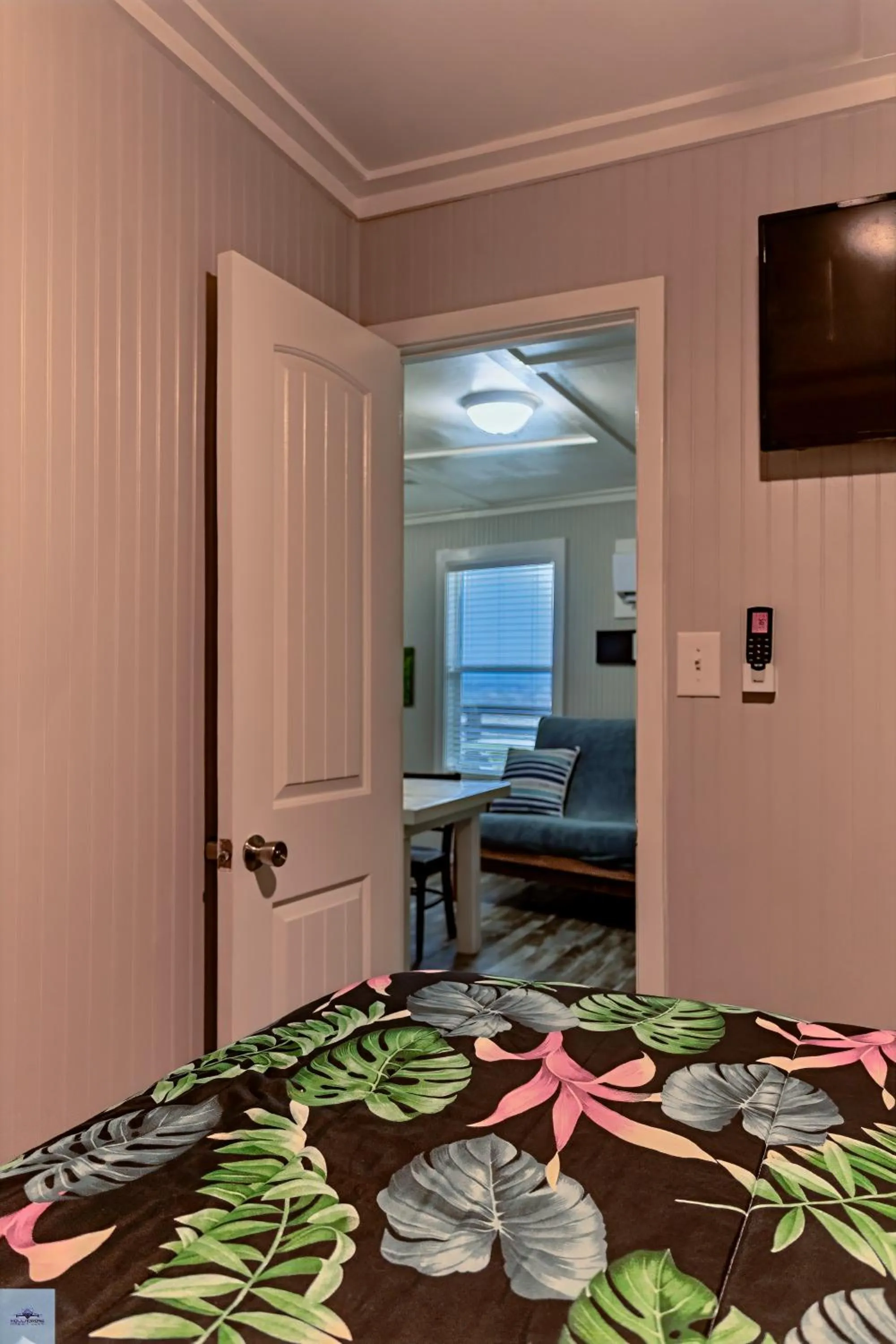 Bedroom, Bed in Blue Dolphin Inn and Cottages