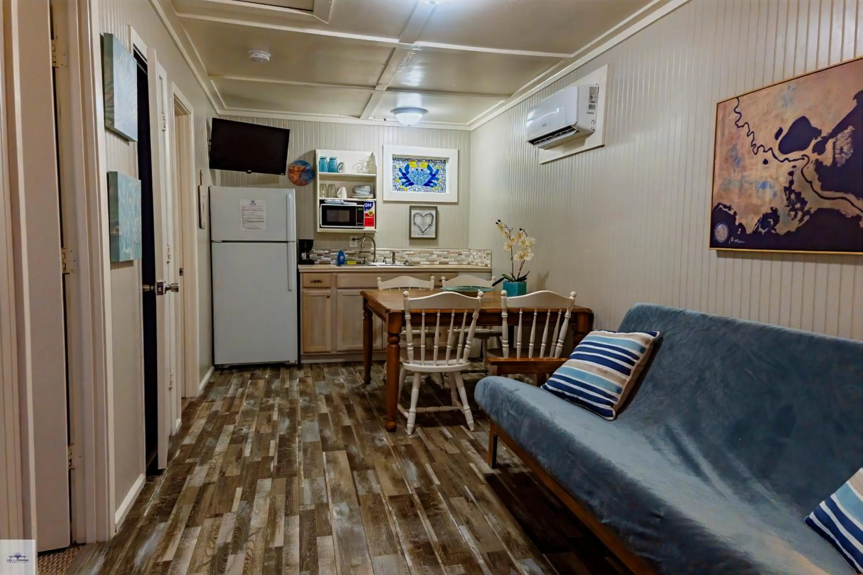 Kitchen or kitchenette in Blue Dolphin Inn and Cottages