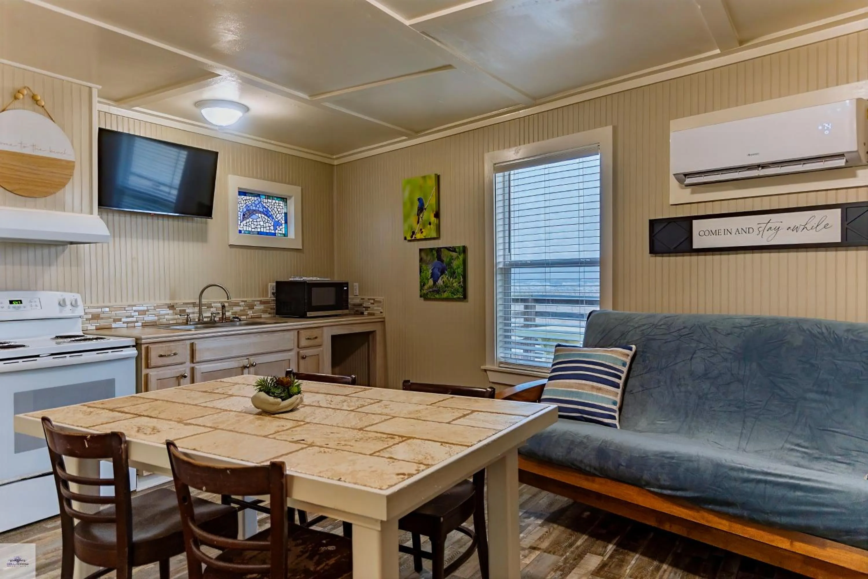 Kitchen or kitchenette in Blue Dolphin Inn and Cottages
