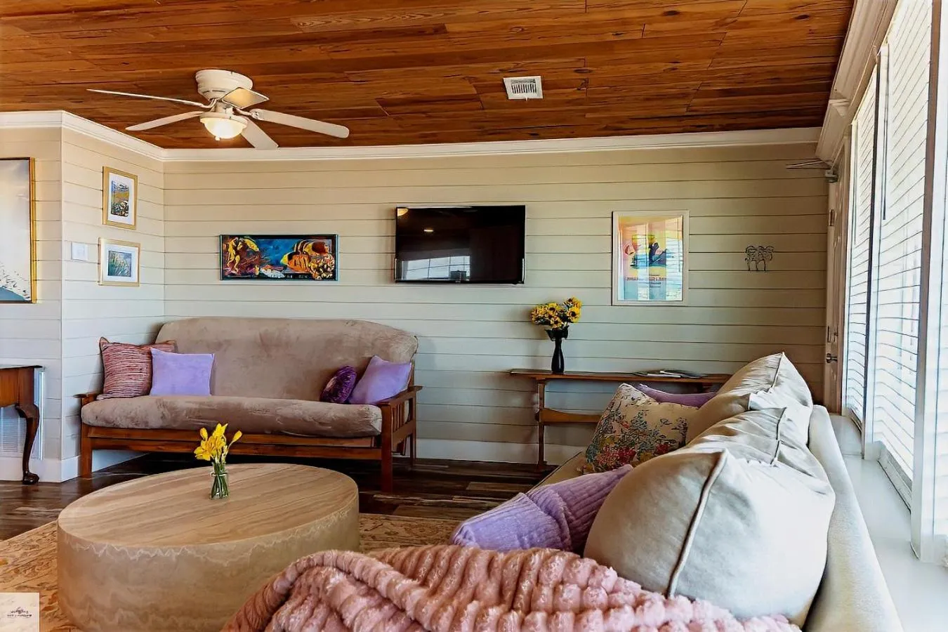 Bed in Blue Dolphin Inn and Cottages