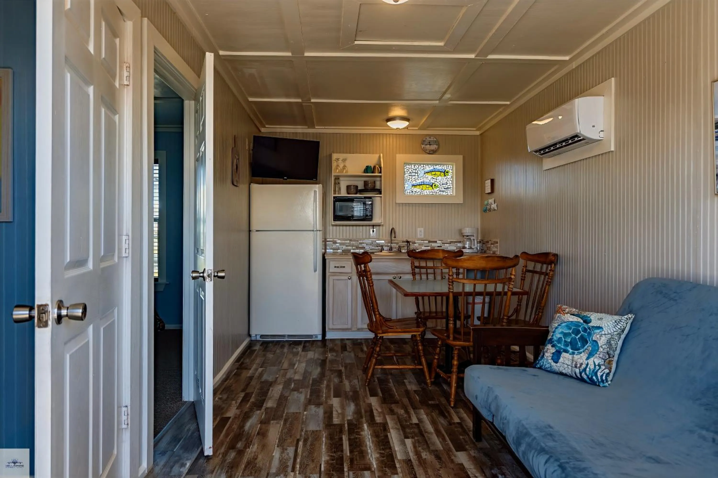Kitchen or kitchenette in Blue Dolphin Inn and Cottages