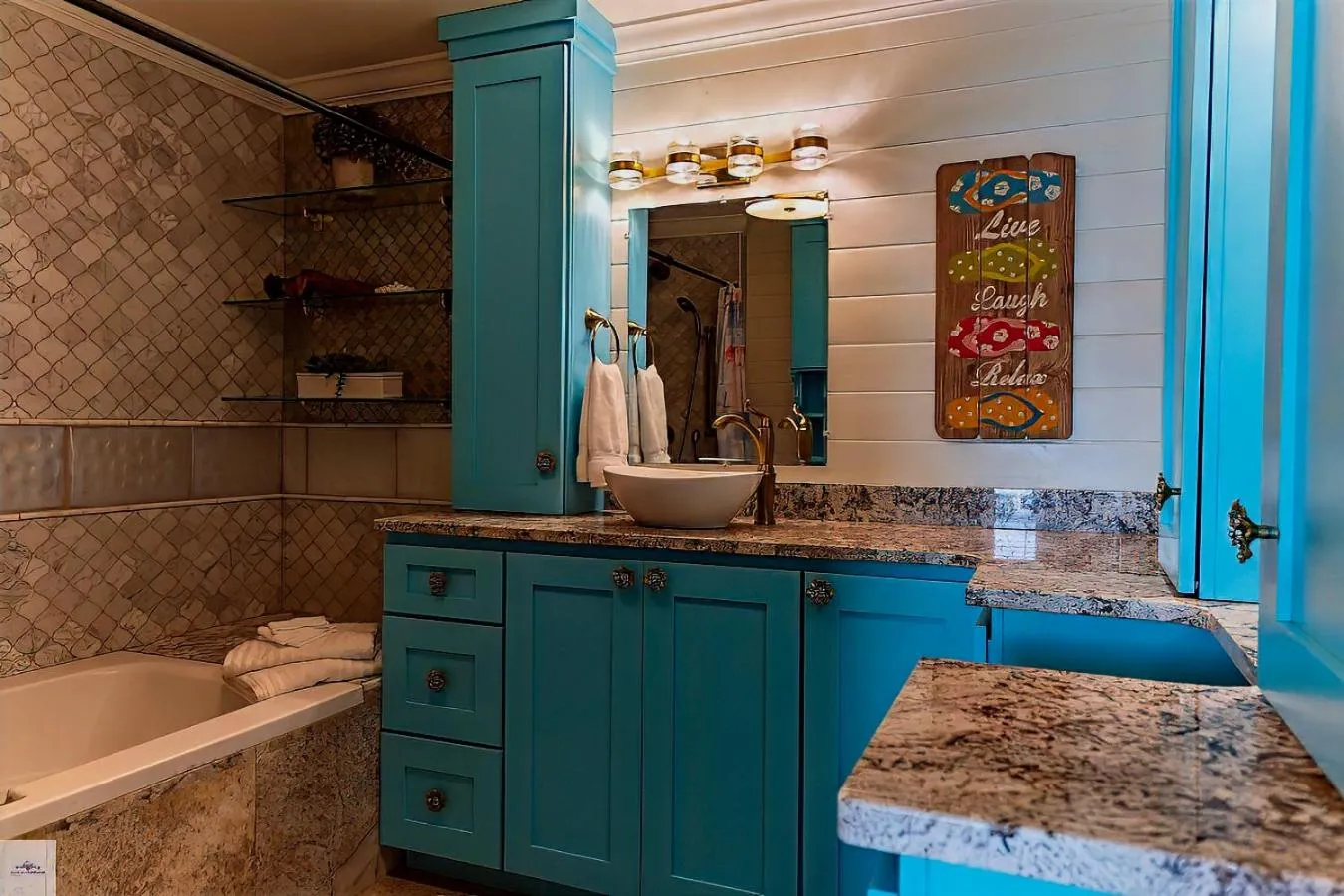 Bathroom in Blue Dolphin Inn and Cottages