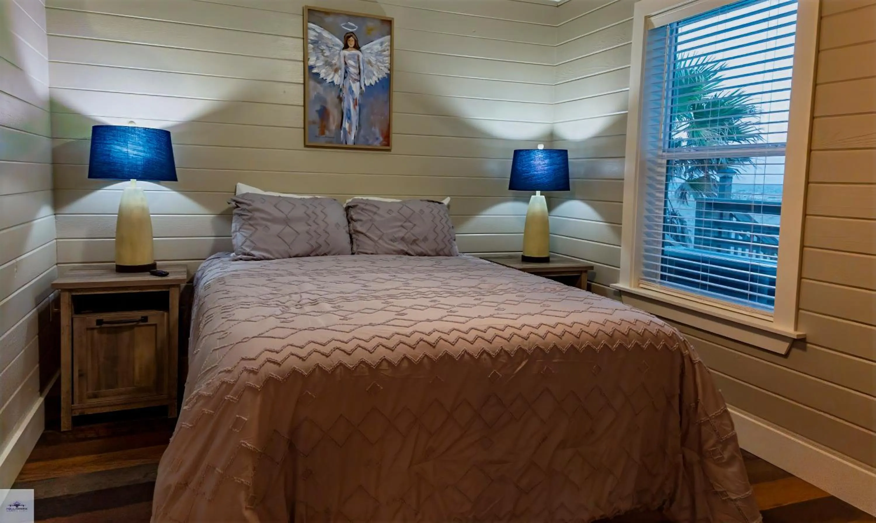 Bedroom, Bed in Blue Dolphin Inn and Cottages