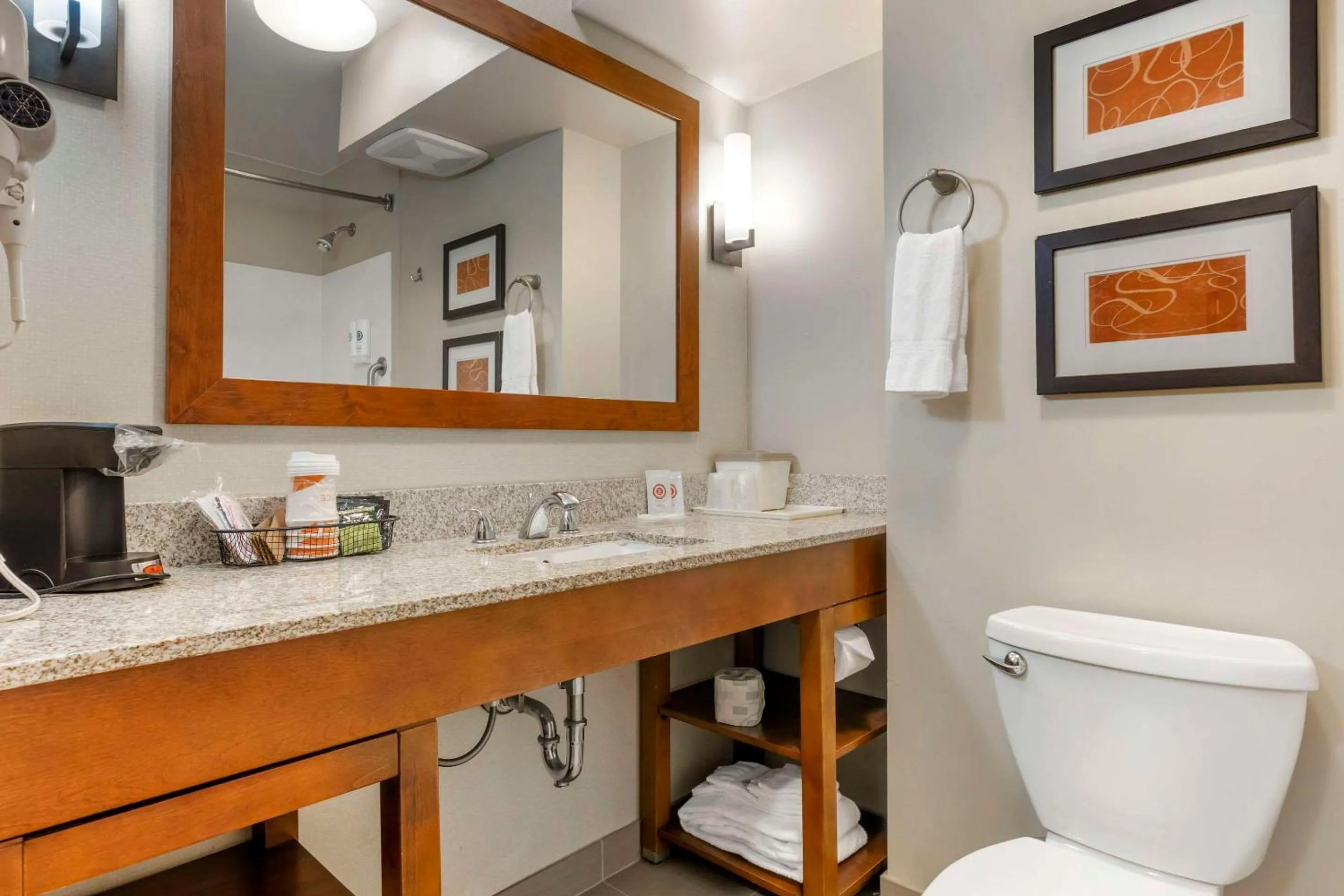 Bedroom in Comfort Suites Redding - Shasta Lake