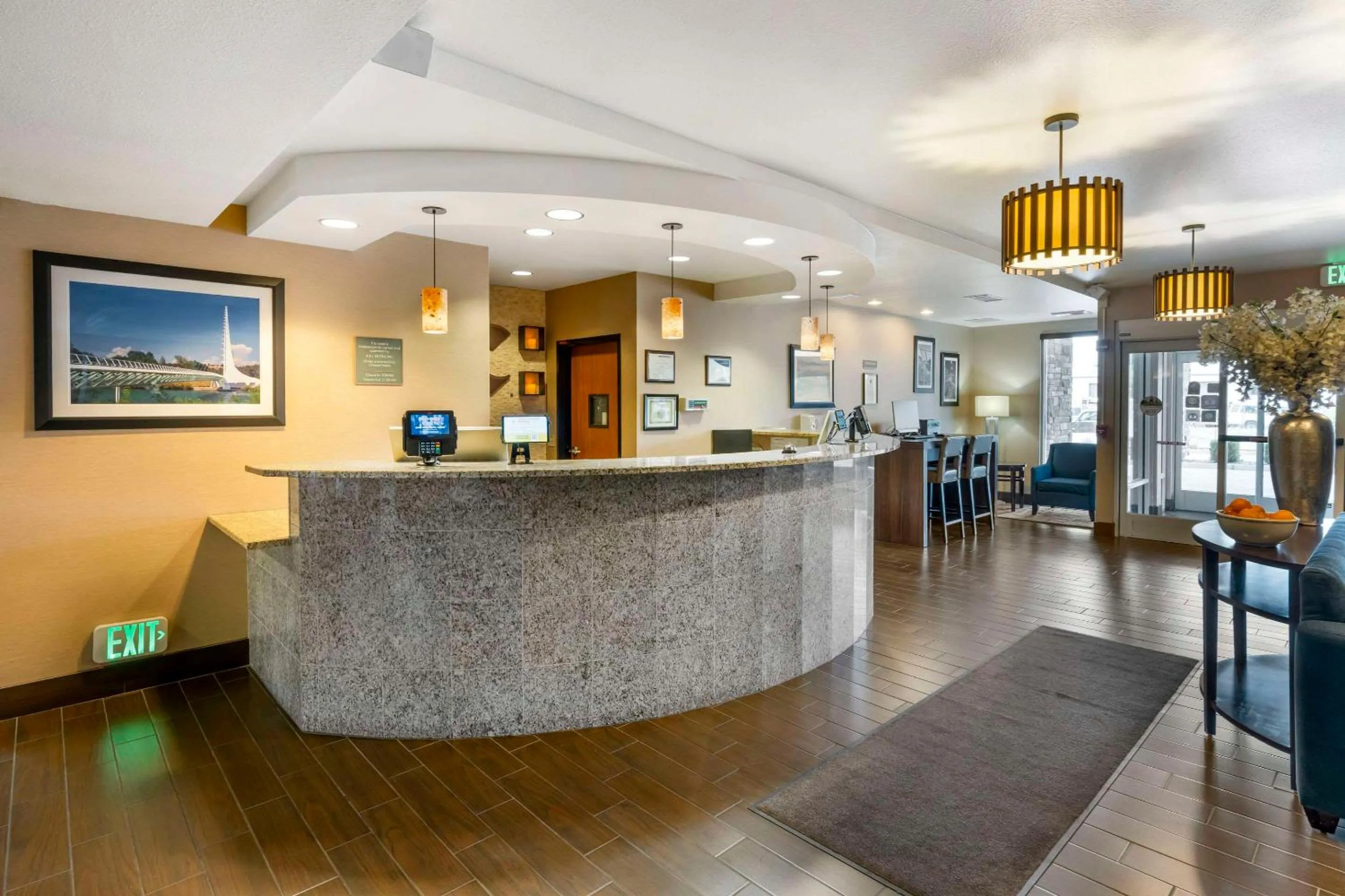 Lobby or reception in Comfort Suites Redding - Shasta Lake