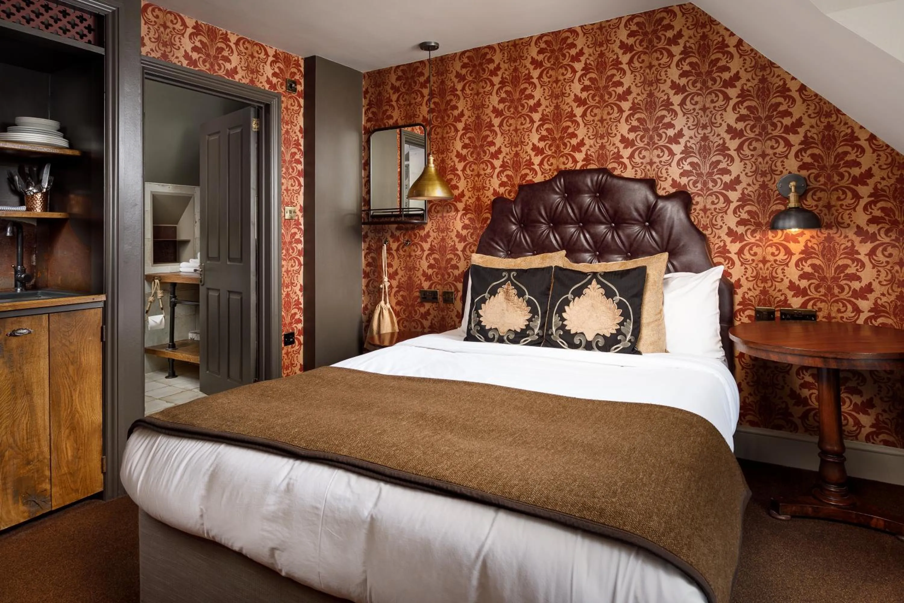 Family, Bed in The Bath Hotel