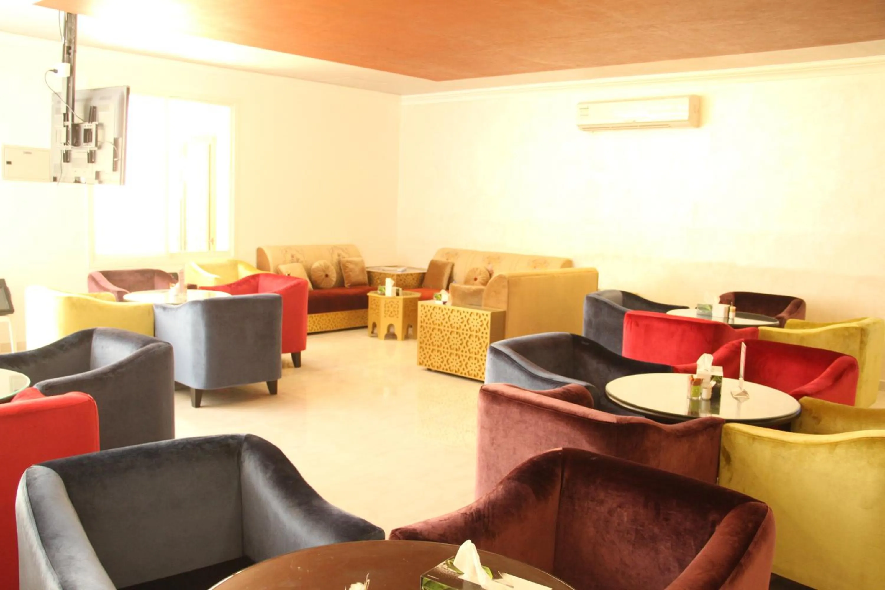 Restaurant/places to eat in Al Maha Residence Rak