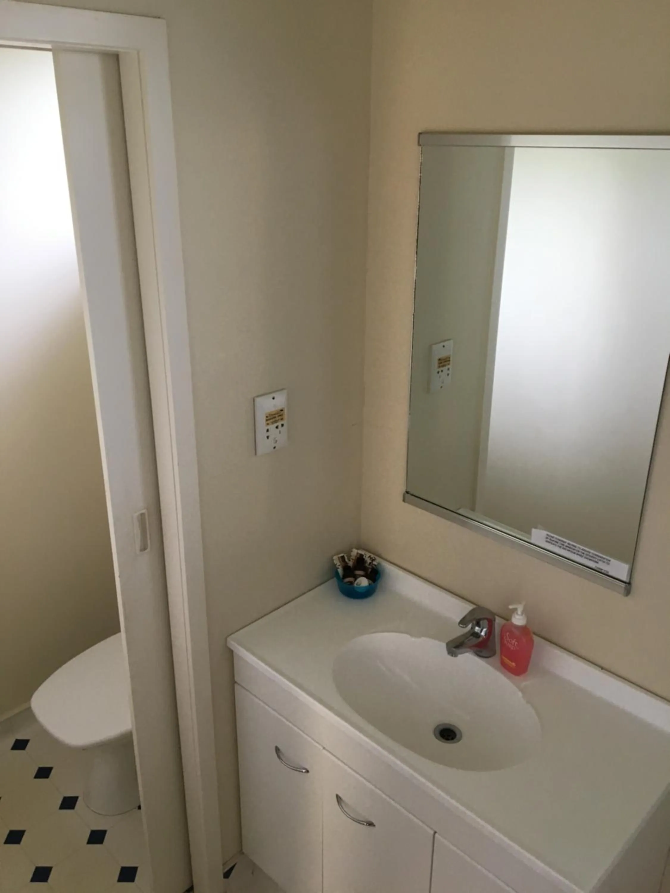 Shower in Mount View Motel Hawera