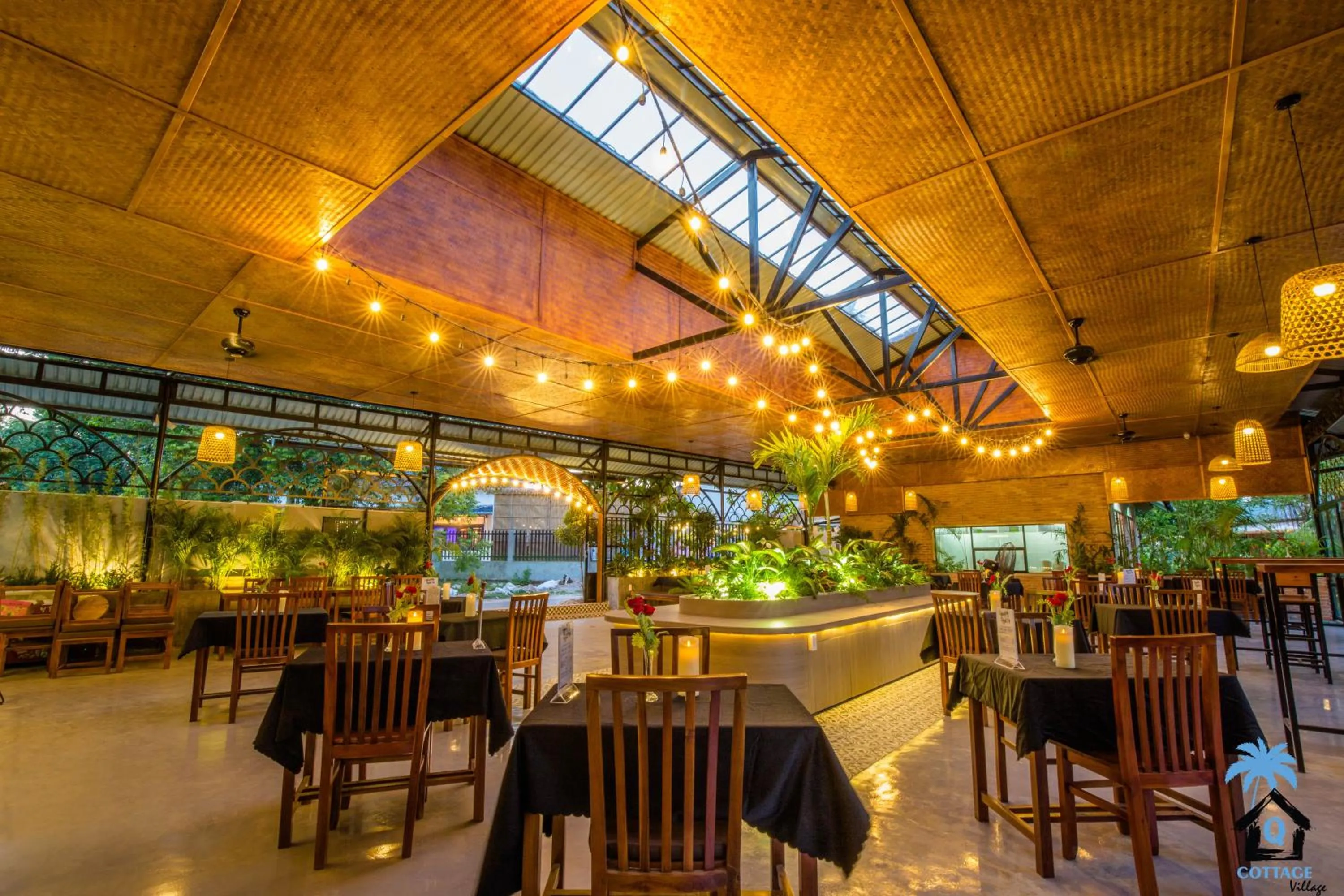 Restaurant/places to eat in Cottage Village