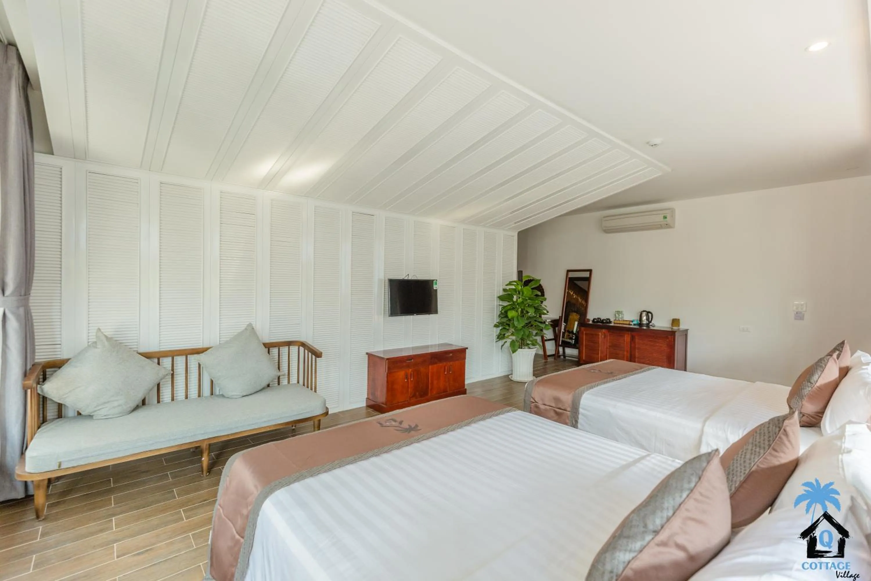 Living room, Bed in Cottage Village