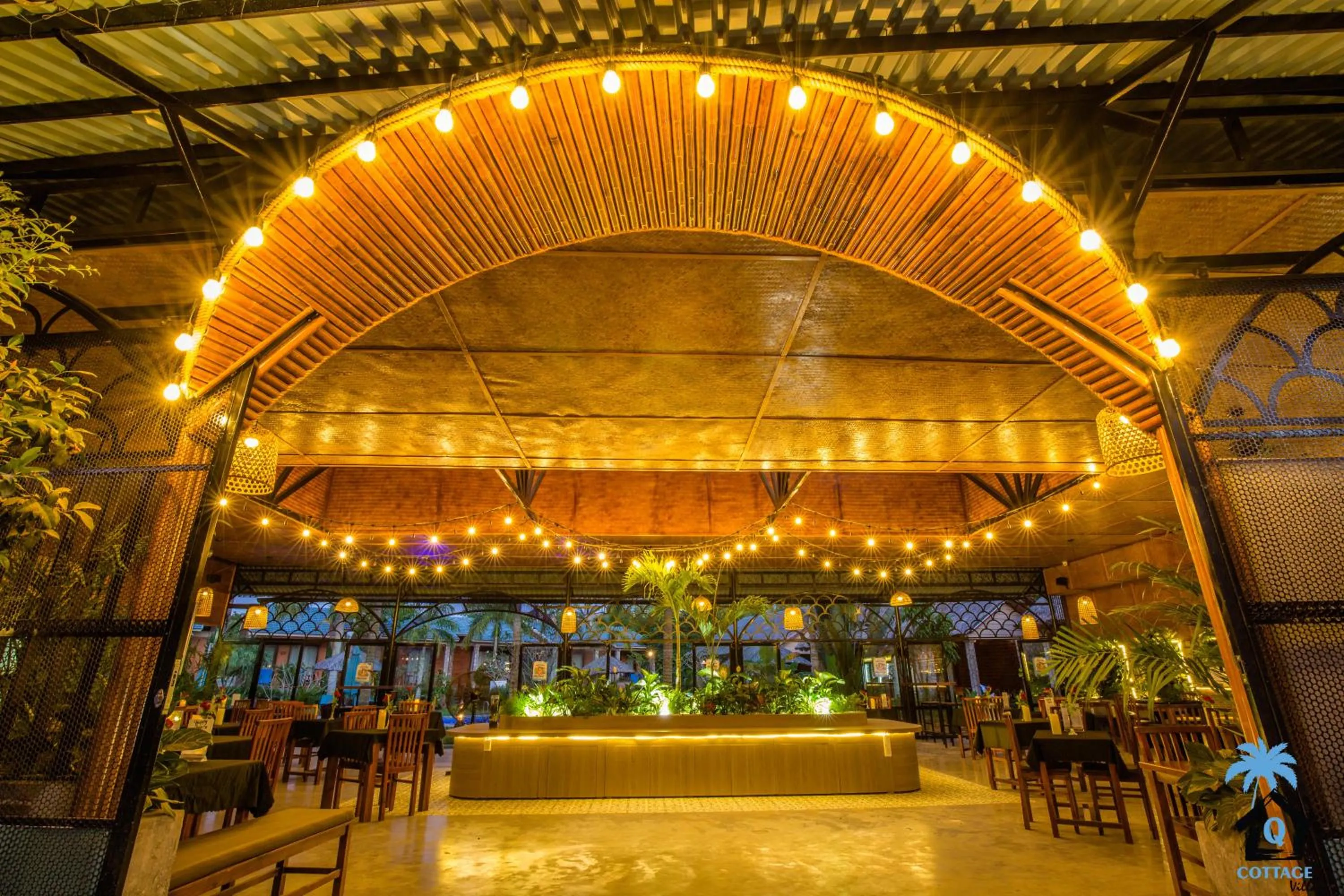 Restaurant/places to eat in Cottage Village