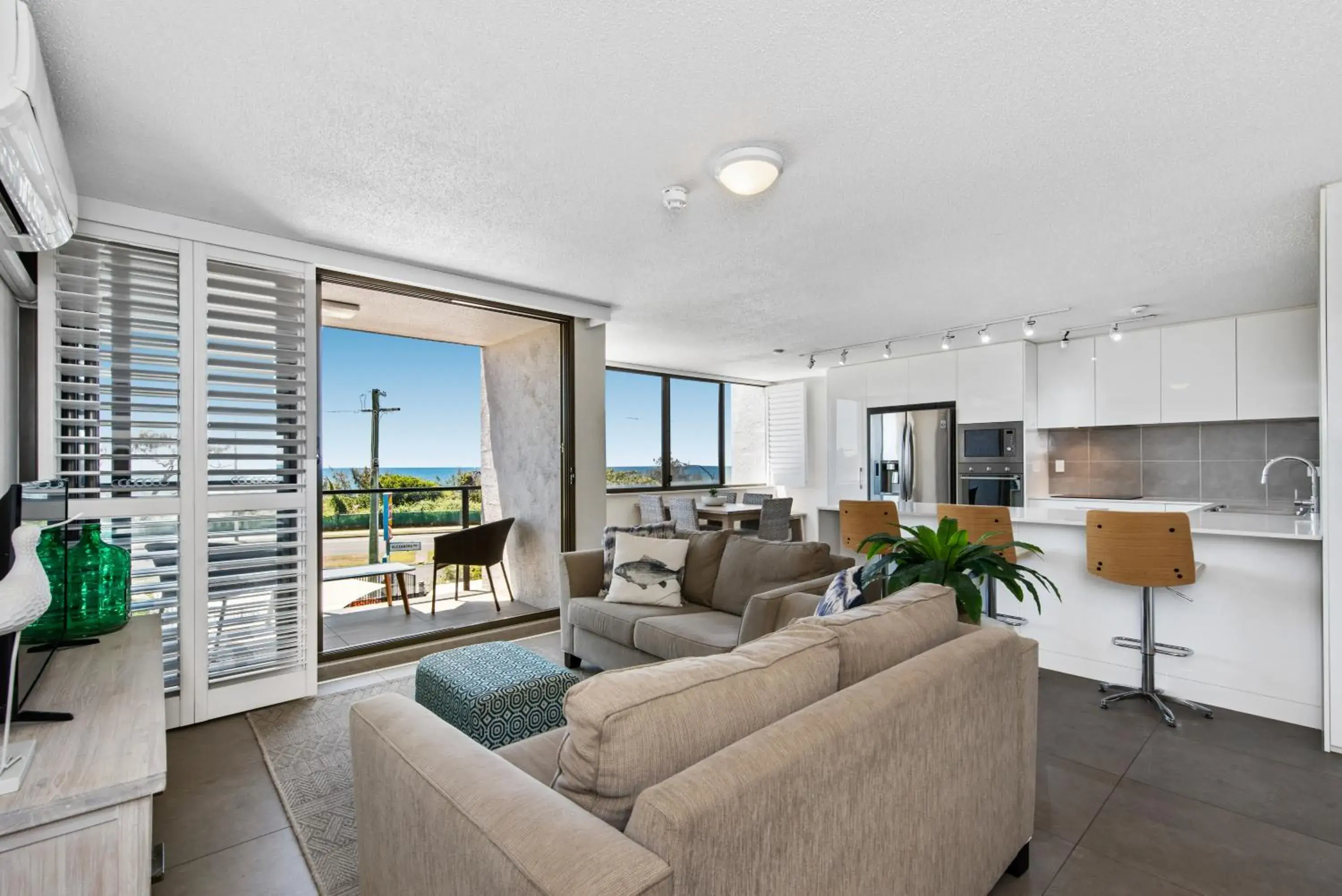 Two-Bedroom Deluxe Apartment in Mylos Holiday Apartments Two-Bedroom Deluxe Apartment in Mylos Holiday Apartments