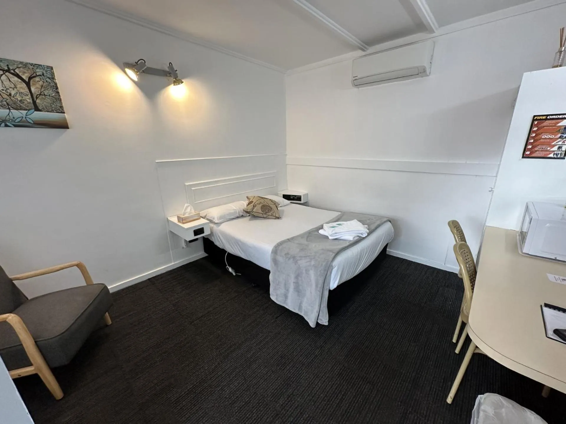 Bed in Charlton Motel