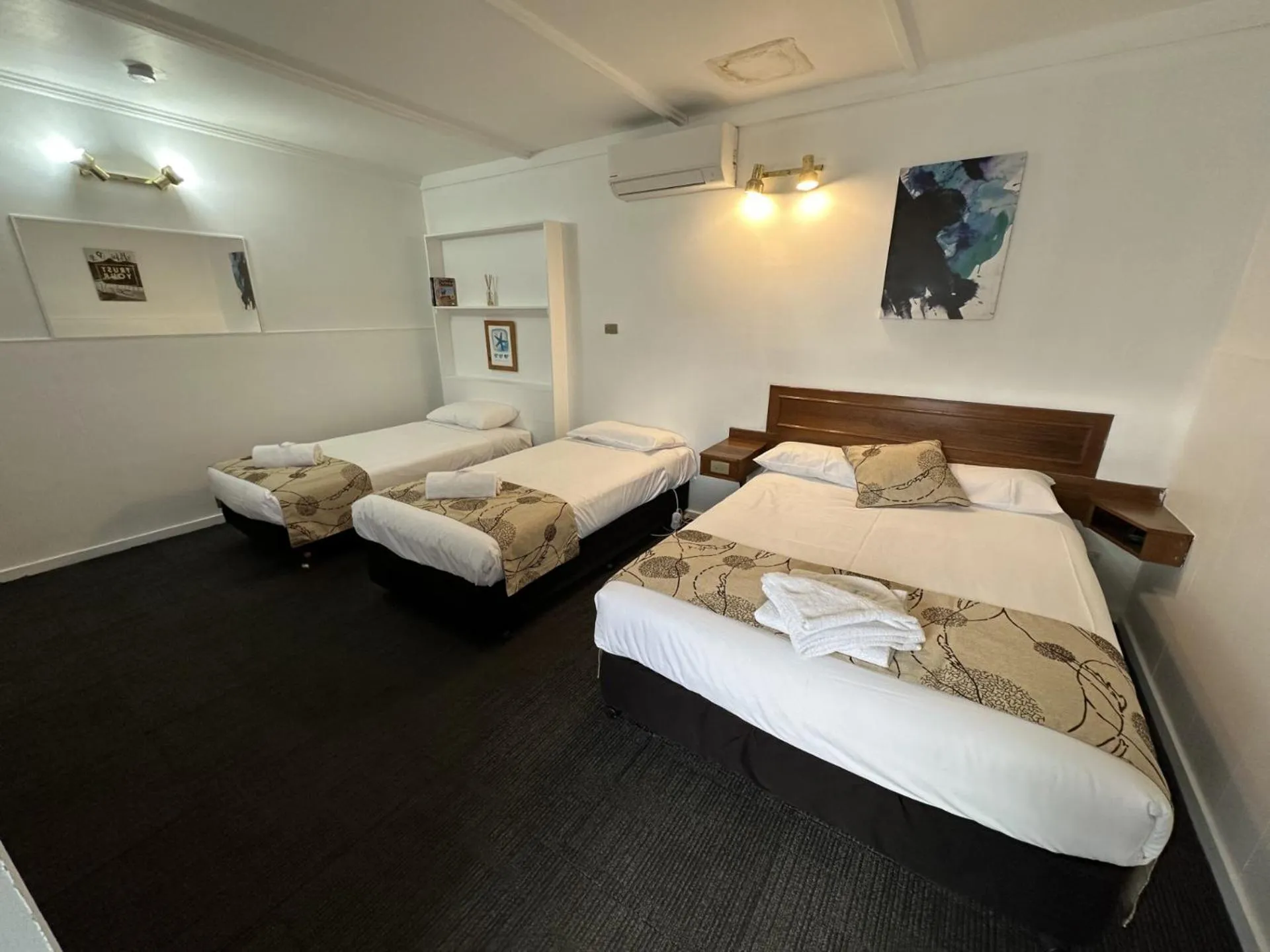 Bed in Charlton Motel