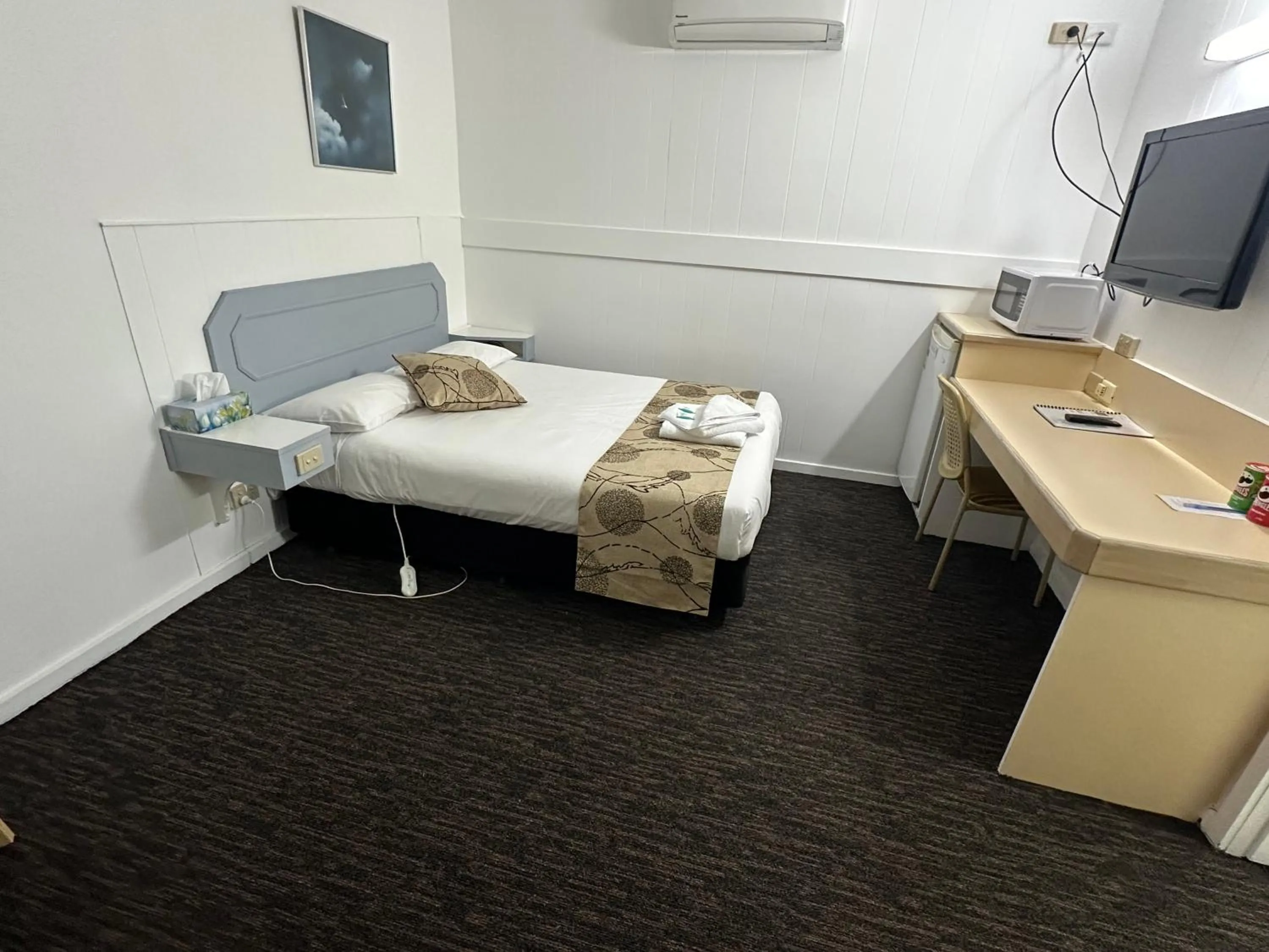 Bed in Charlton Motel