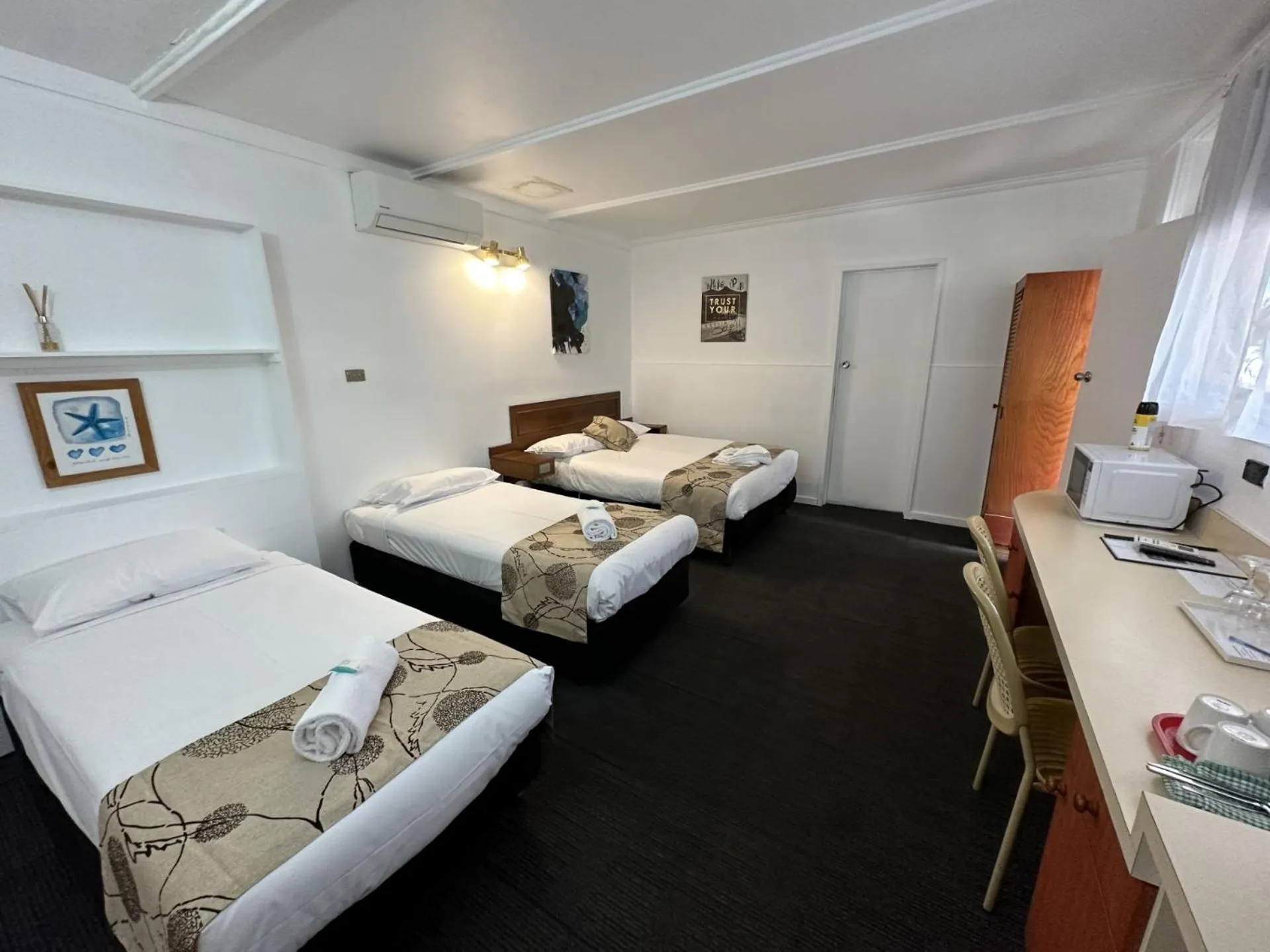 Bed in Charlton Motel