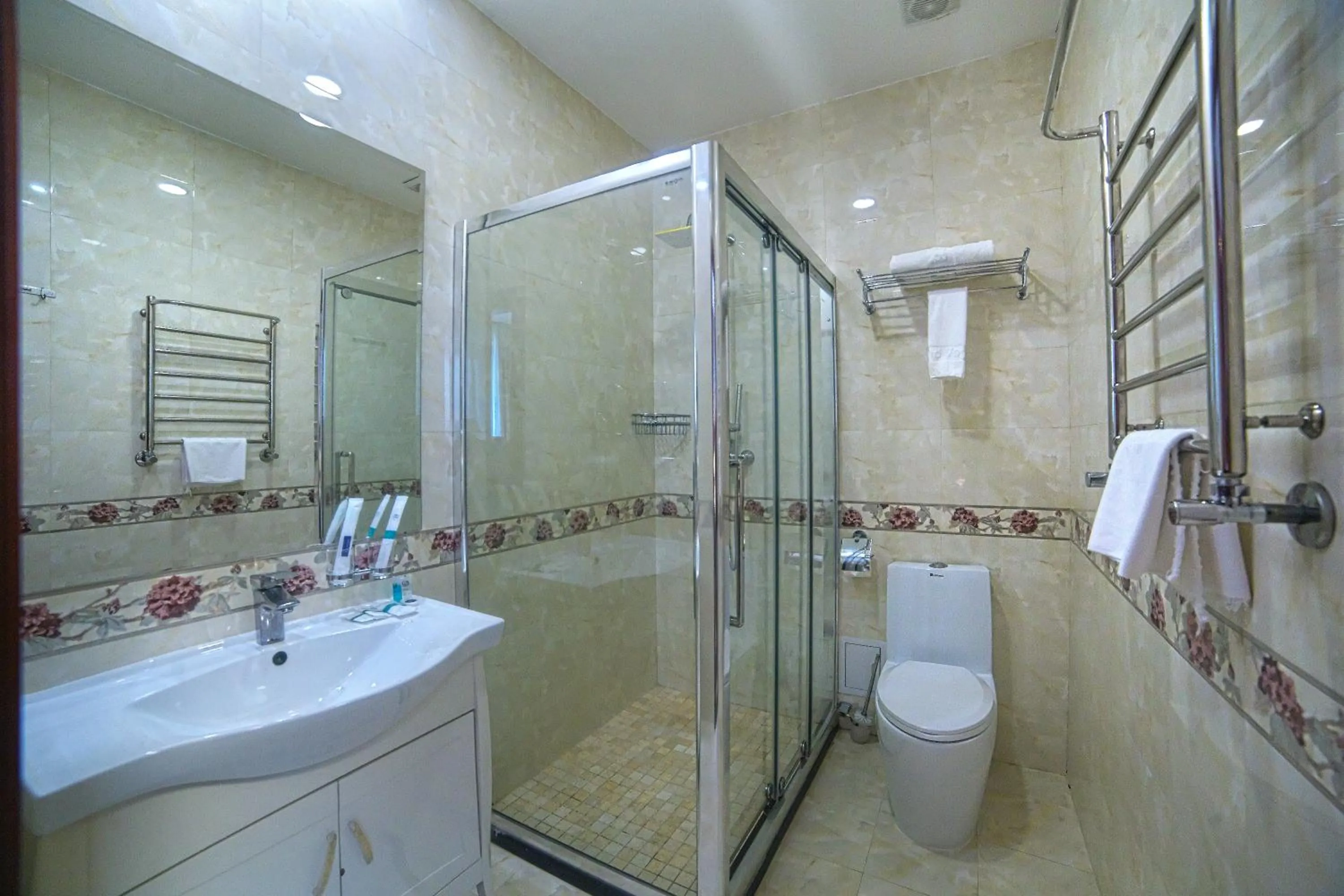 Bath in Grand Voyage Hotel