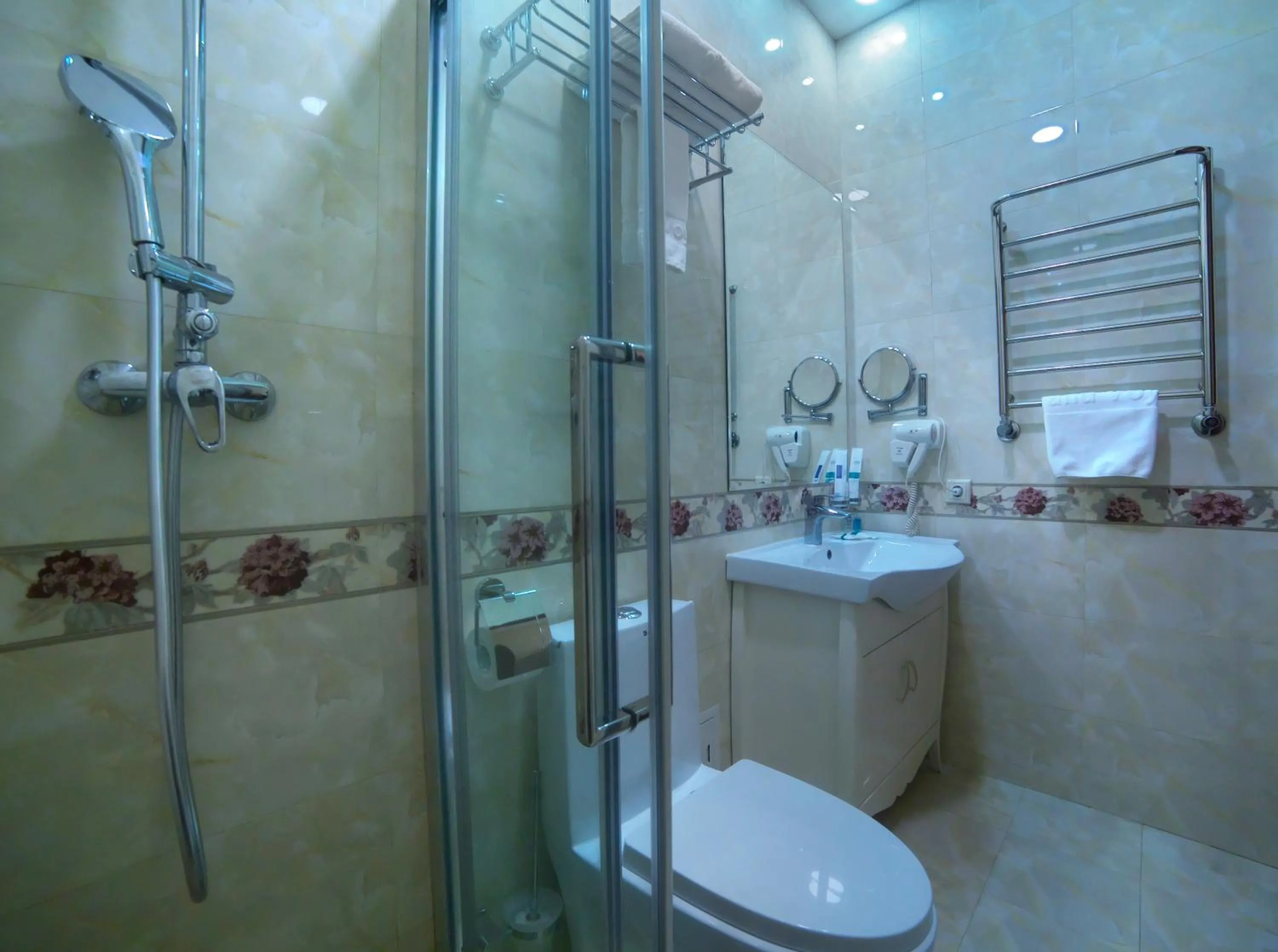 Shower in Grand Voyage Hotel