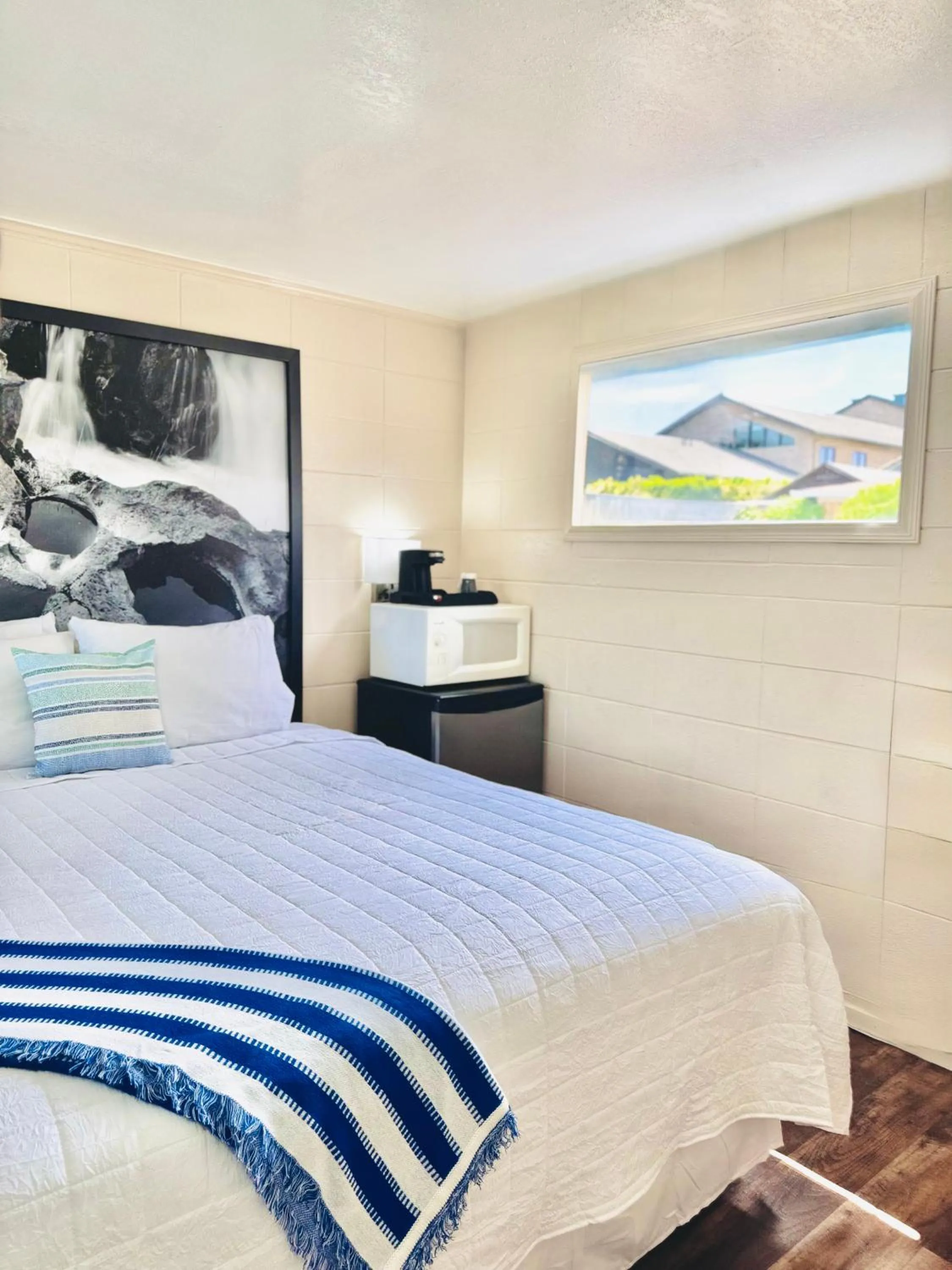 View (from property/room), Bed in Relax Inn At Ashland