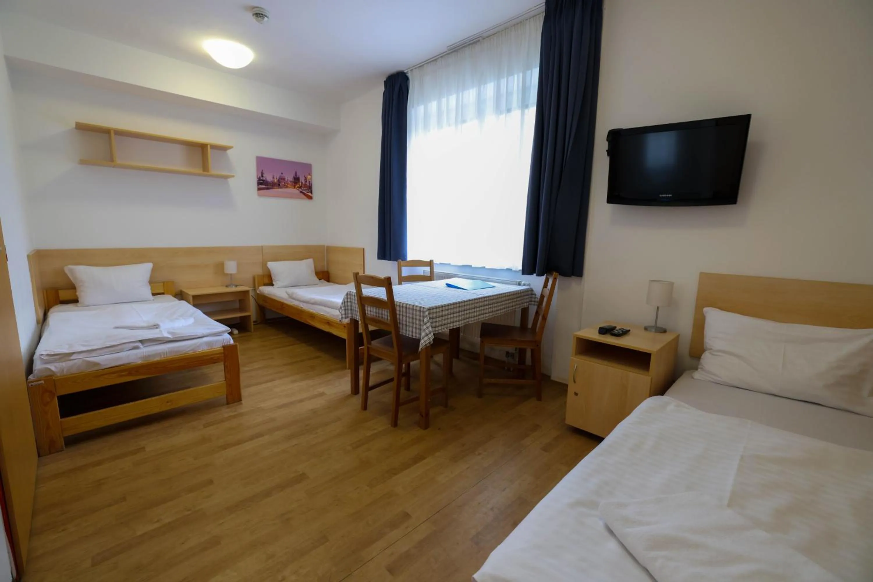 Bedroom, Bed in University Hotel