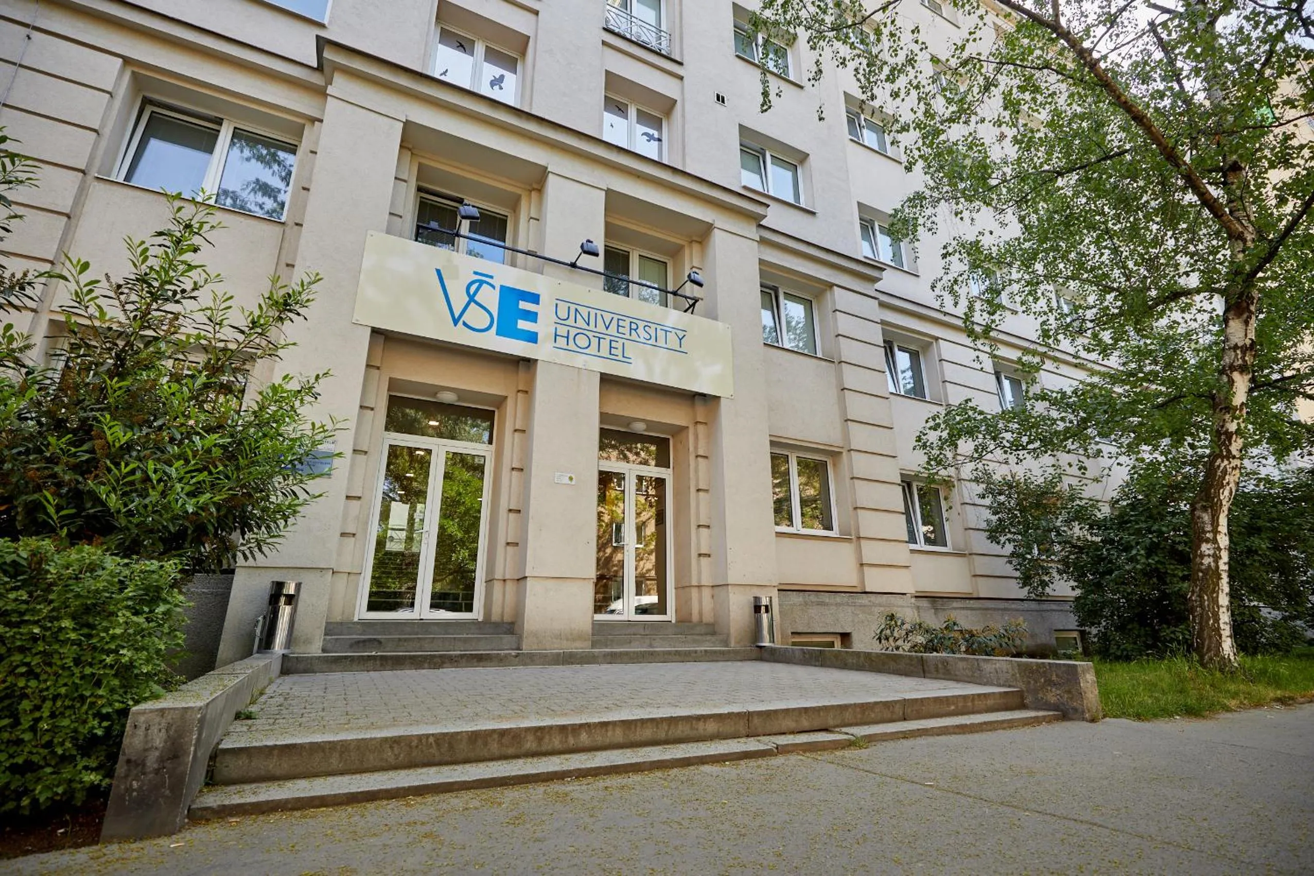 Facade/entrance in University Hotel