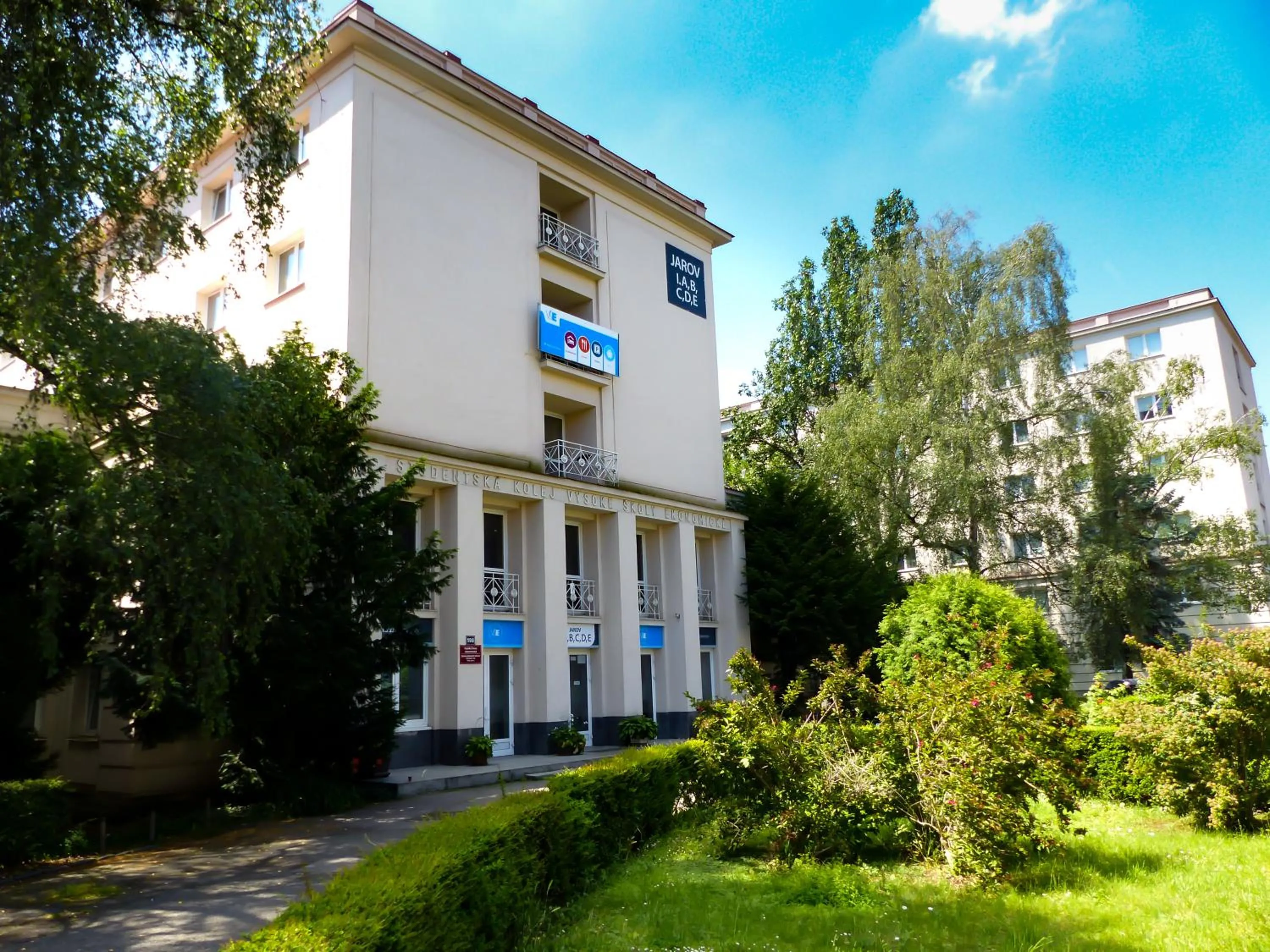 Facade/entrance in University Hotel