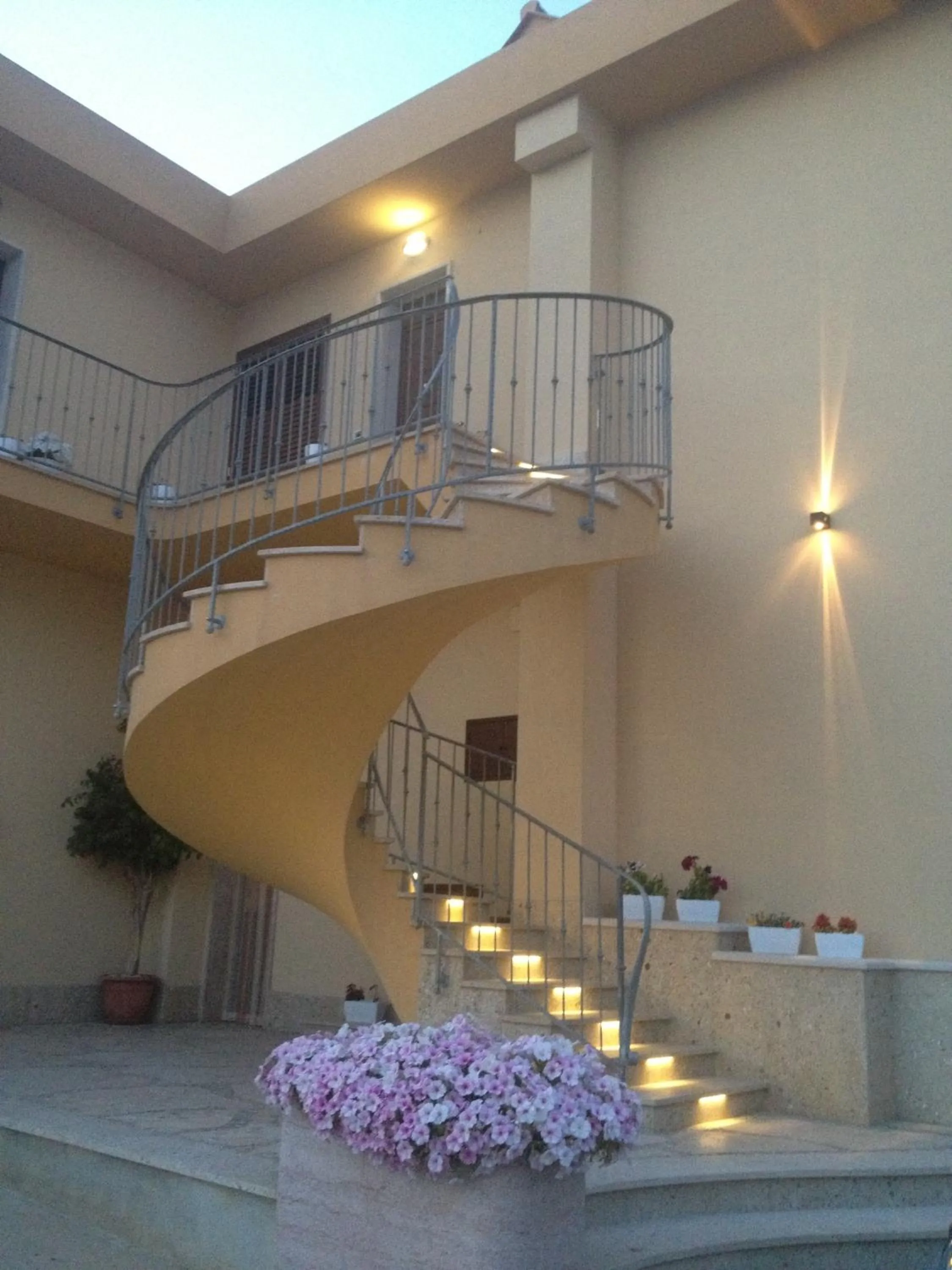 Facade/entrance in Orange Paradise b&b