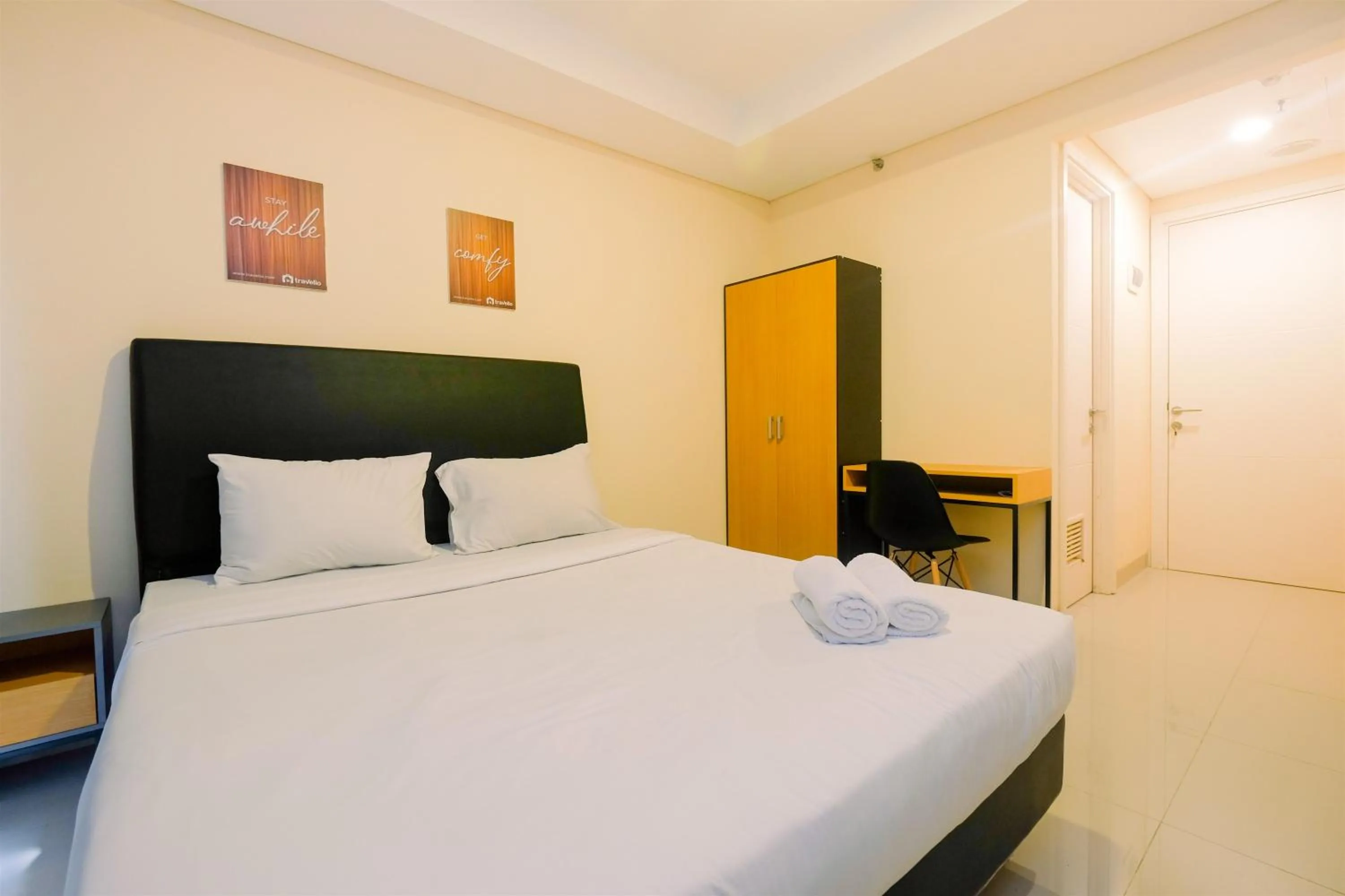 Bedroom, Bed in Studio Best Rate at Kebayoran Icon Apartment near Gandaria City By Travelio