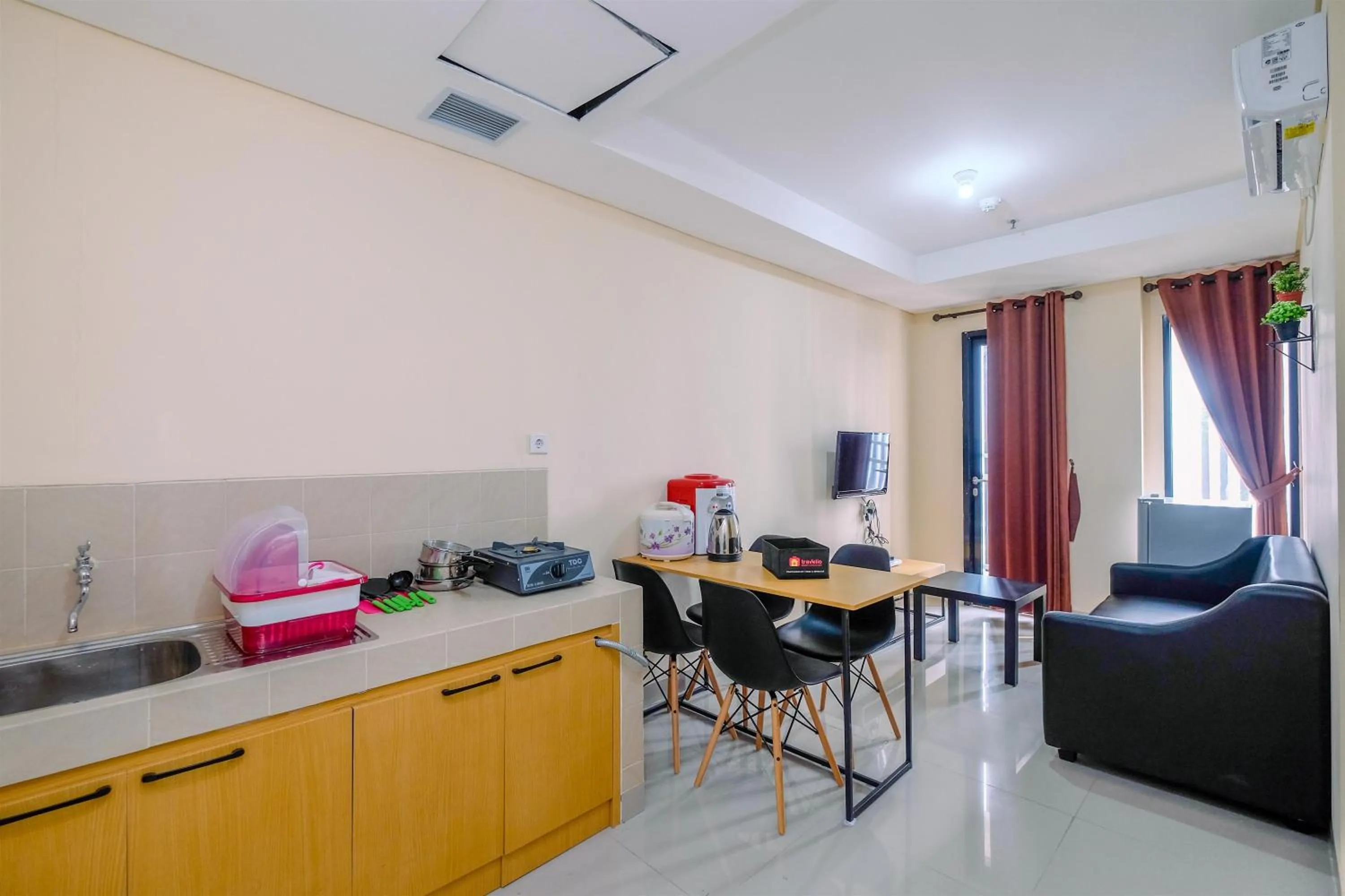 2BR Best Rate Kebayoran Icon Apartment near Gandaria City By Travelio