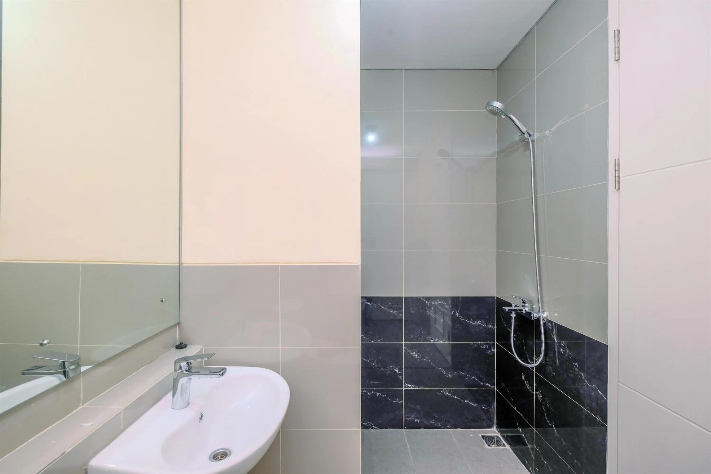 2BR Best Rate Kebayoran Icon Apartment near Gandaria City By Travelio