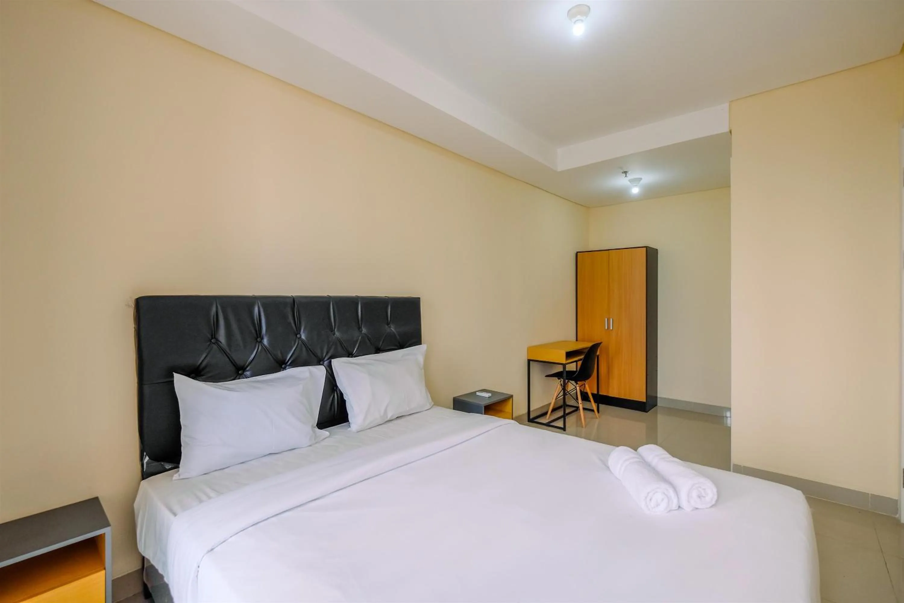 Bedroom, Bed in 2BR Best Rate Kebayoran Icon Apartment near Gandaria City By Travelio