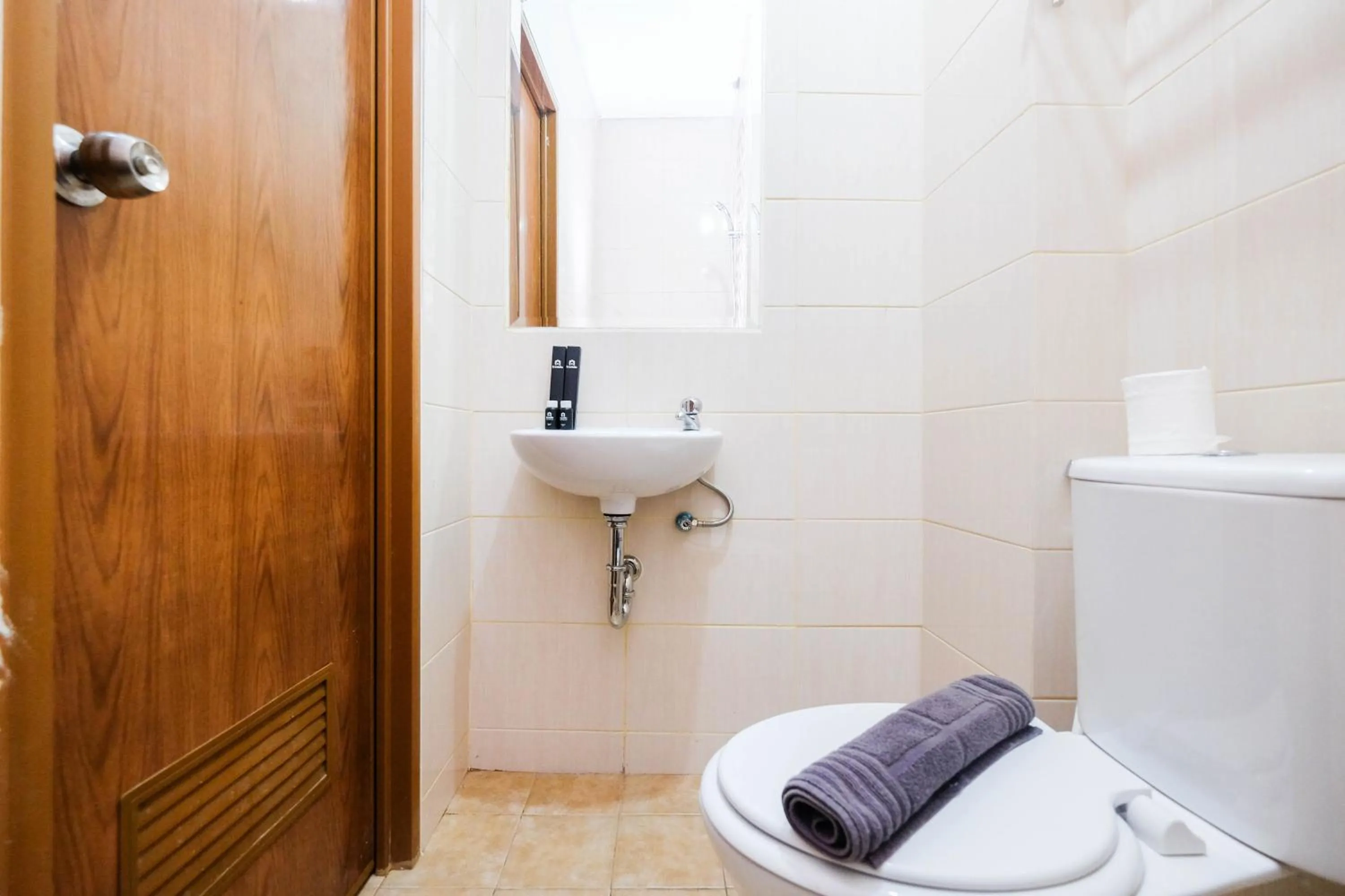 Fully Furnished Studio with Comfortable Design Dave Apartment By Travelio