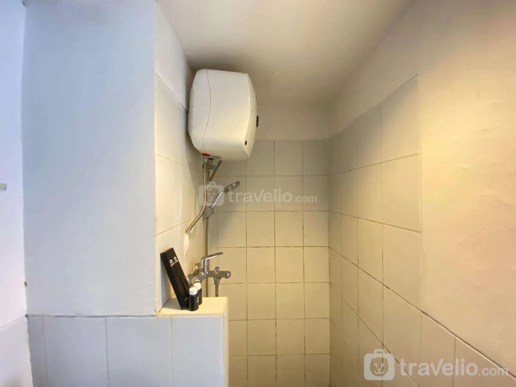 Bed in Spacious Studio Apartment at Jarrdin Cihampelas By Travelio