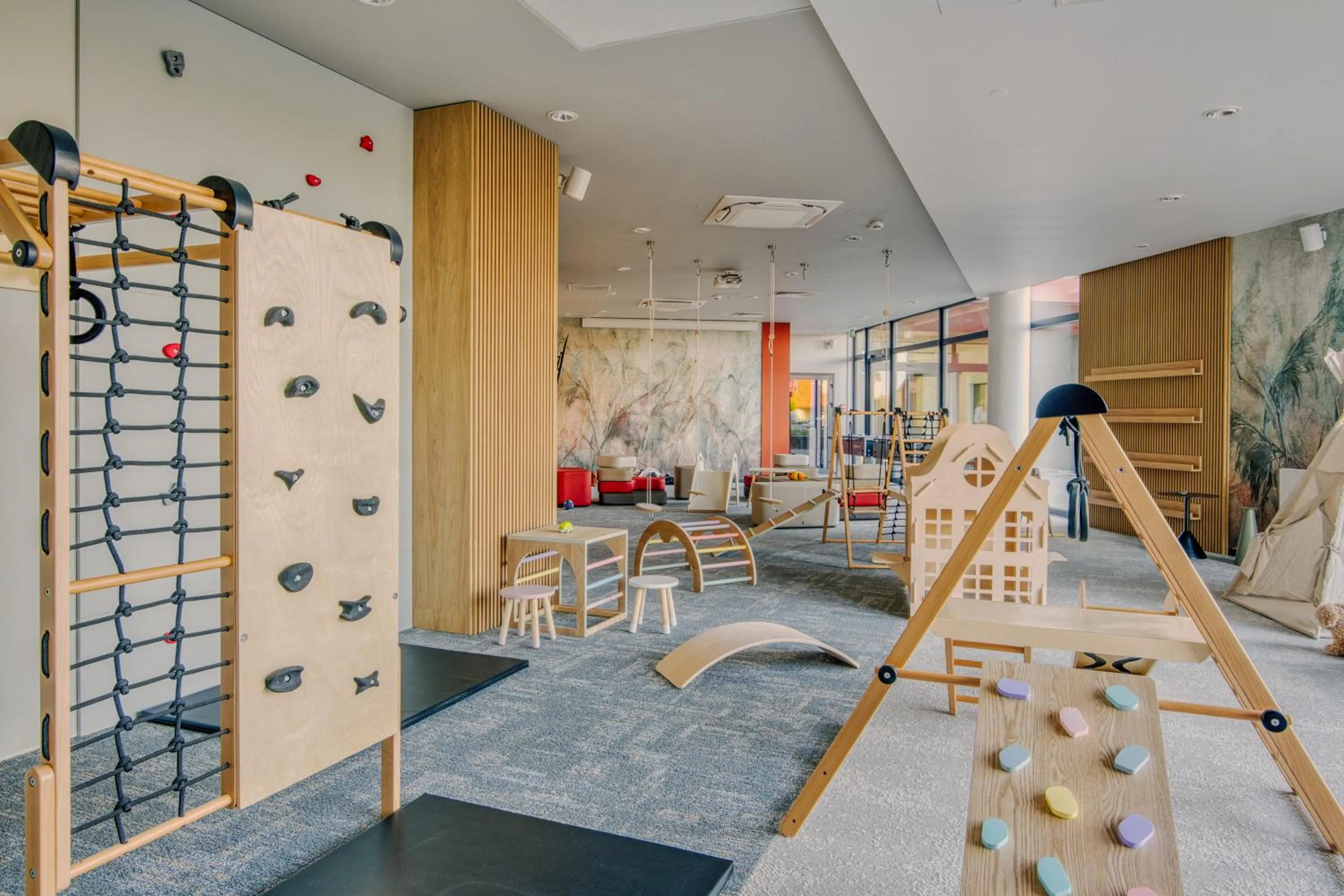 Children play ground in Apartamenty Premium N11 Mikołajki - Destigo Hotels