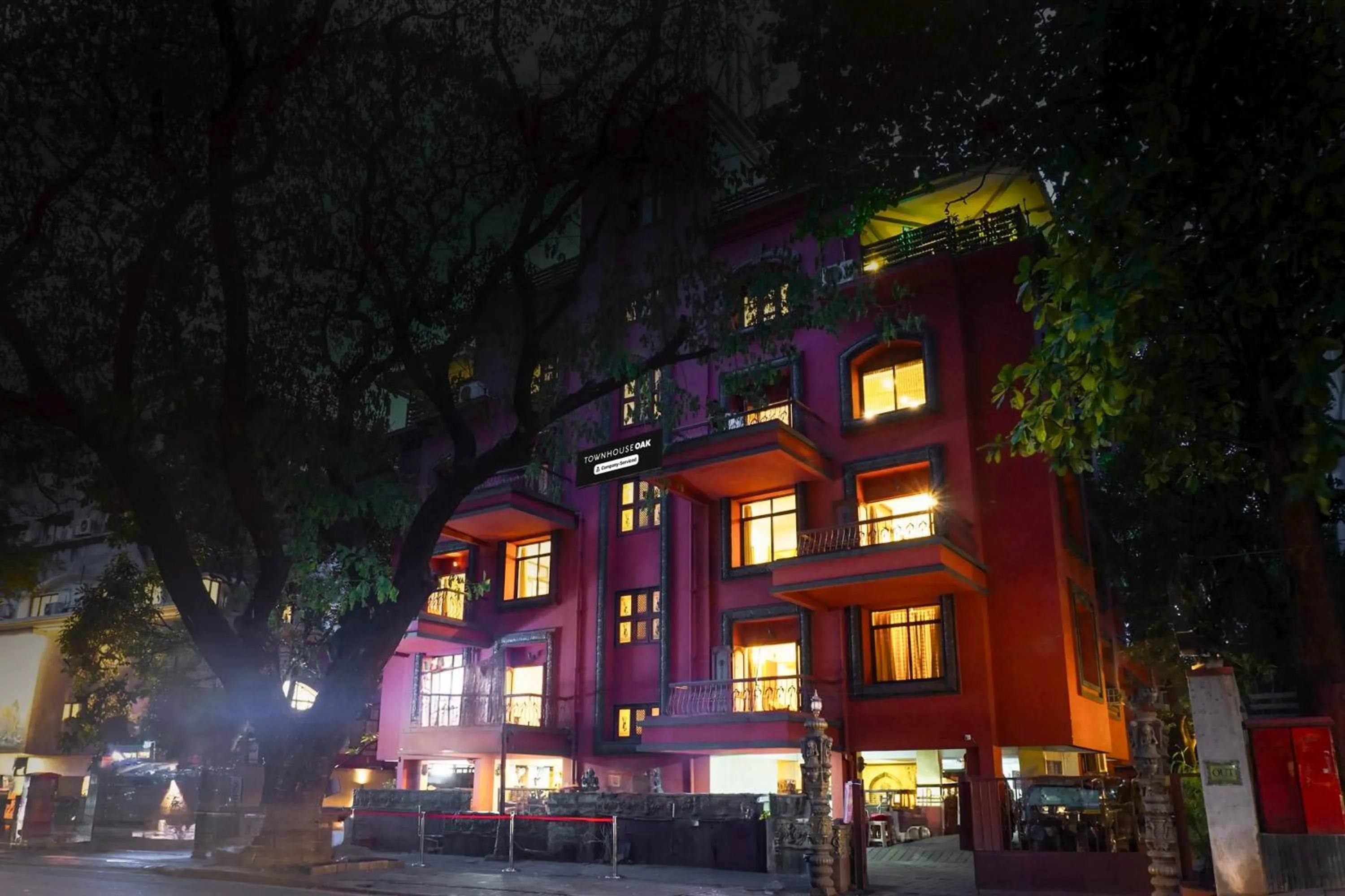 Facade/entrance in Super Townhouse Oak Prabhat Road