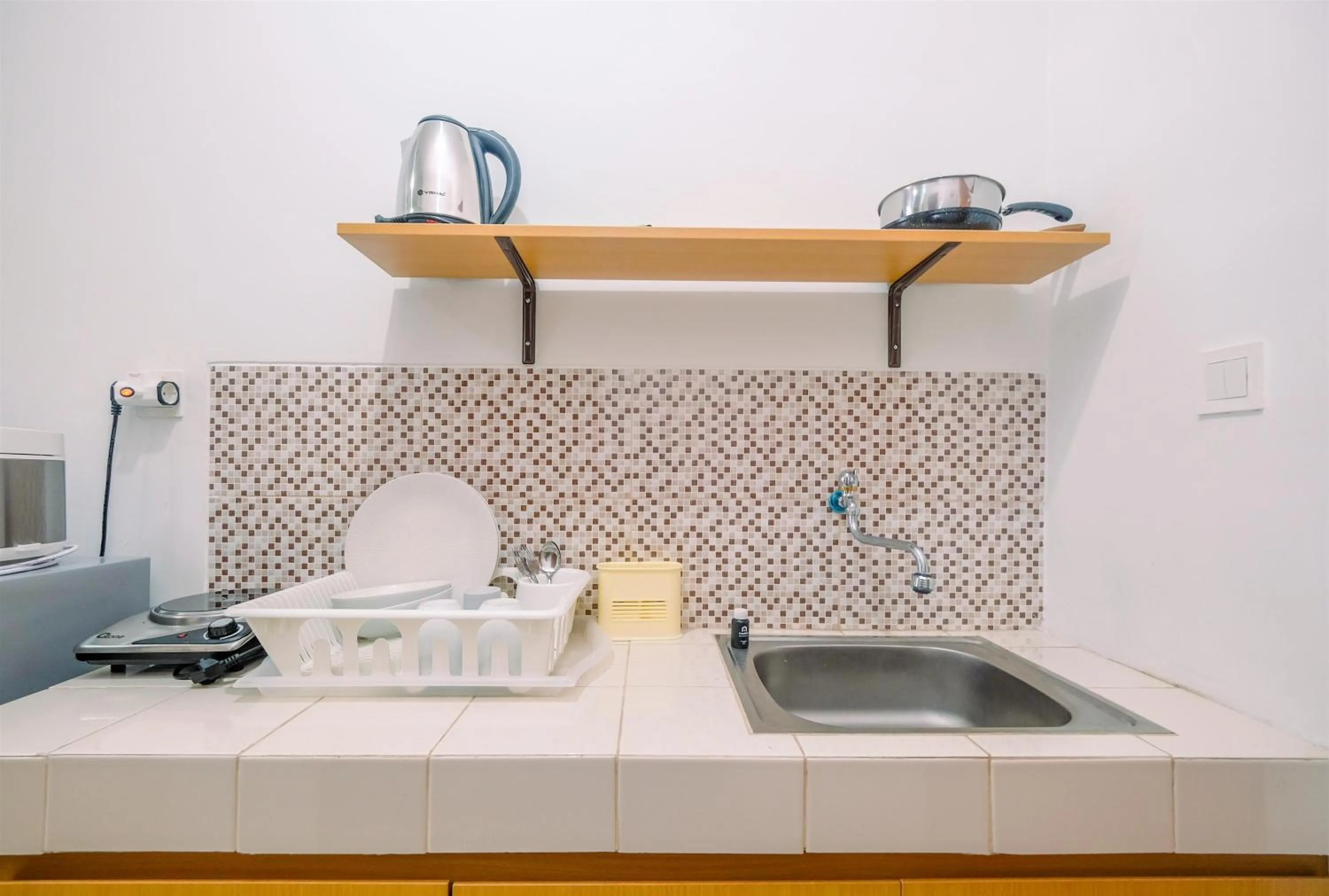 Great Deal Studio at Dave Apartment near Campus By Travelio