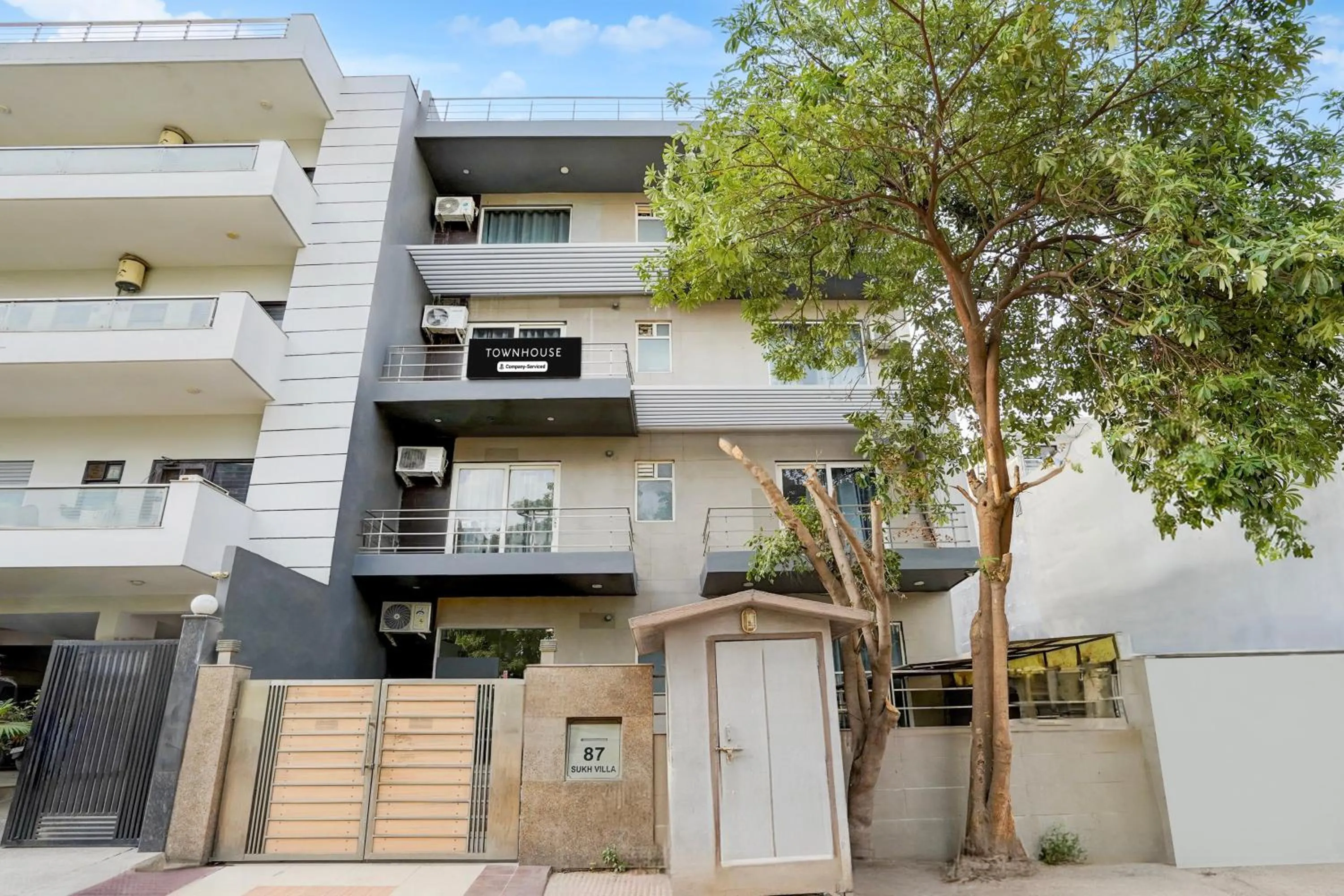 Facade/entrance in Super Townhouse Sector 53 Golf Course Road