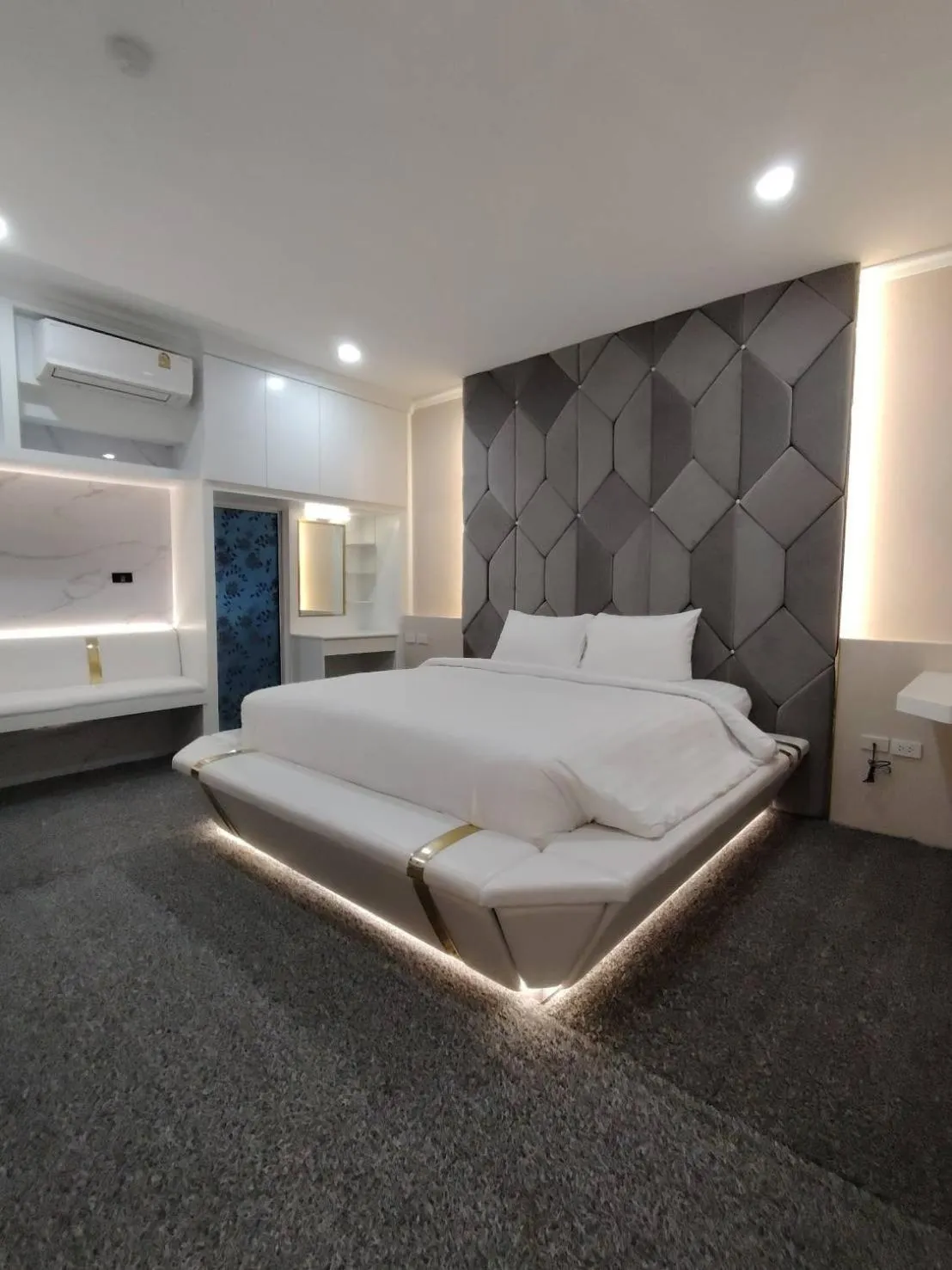 Bed in DEBUA White House