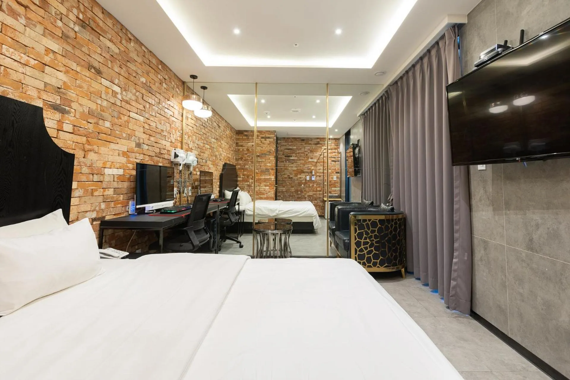 Bed in Desarts Hotel