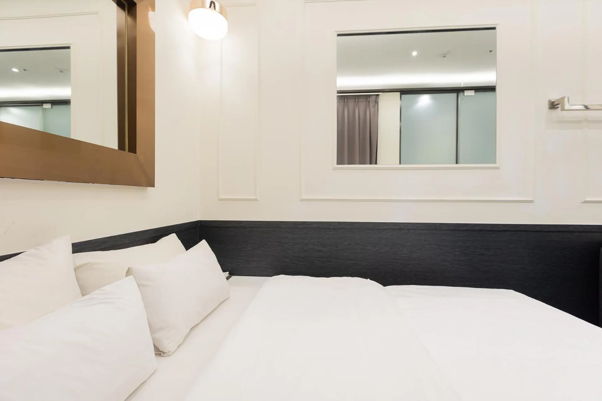 Bed in Desarts Hotel