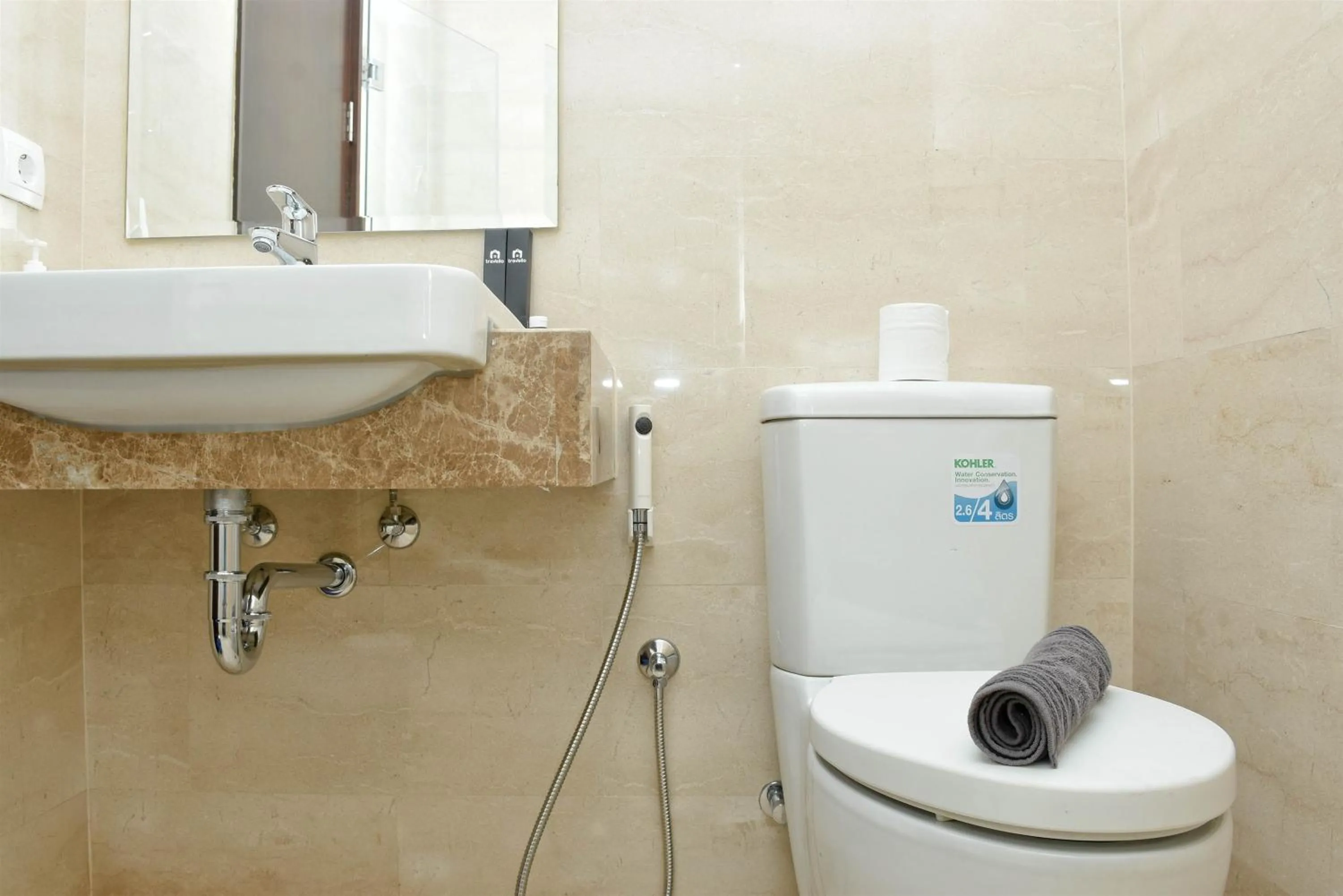 Cozy Living Studio at Menteng Park Apartment By Travelio