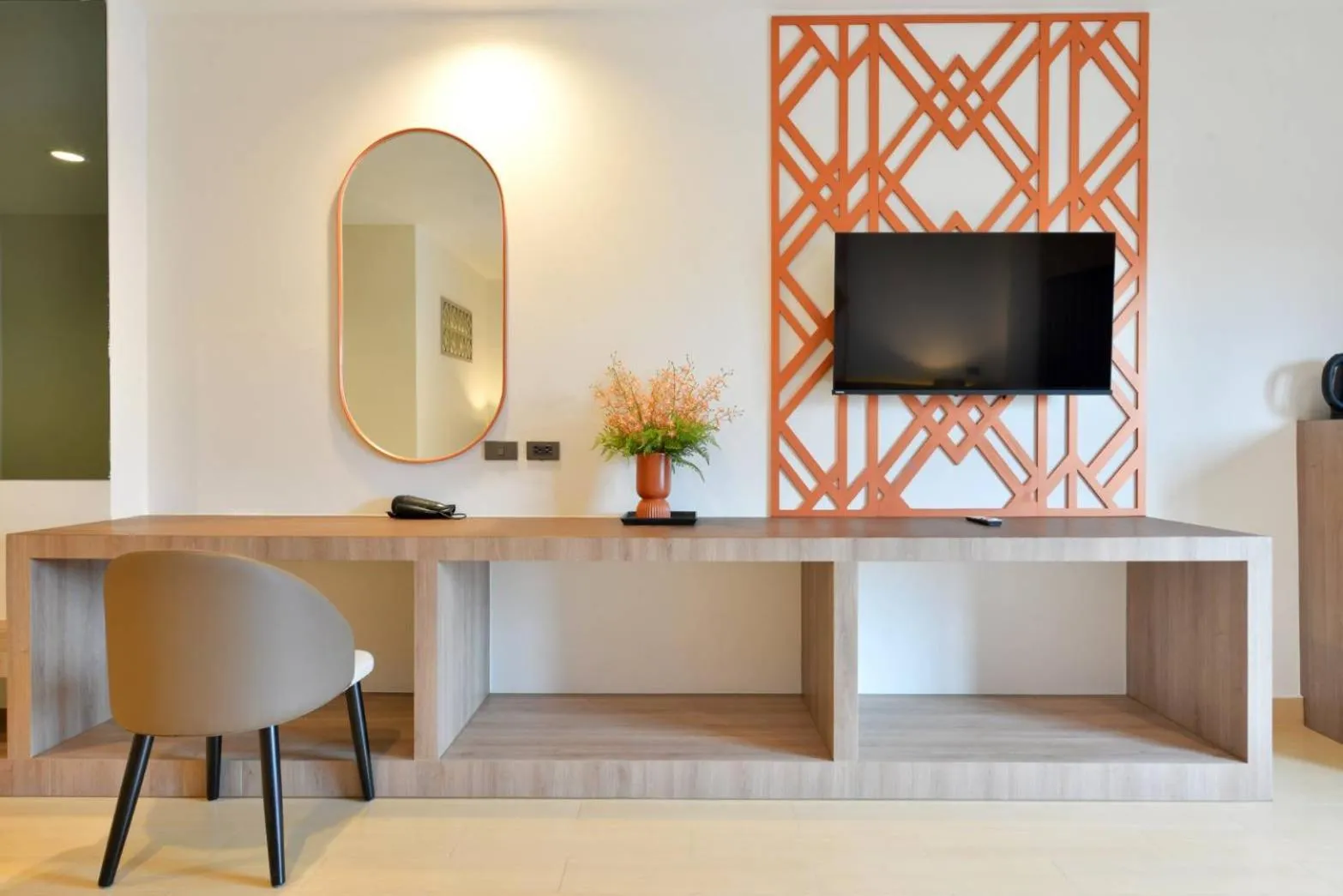 TV and multimedia in Kastel Pattaya Hotel