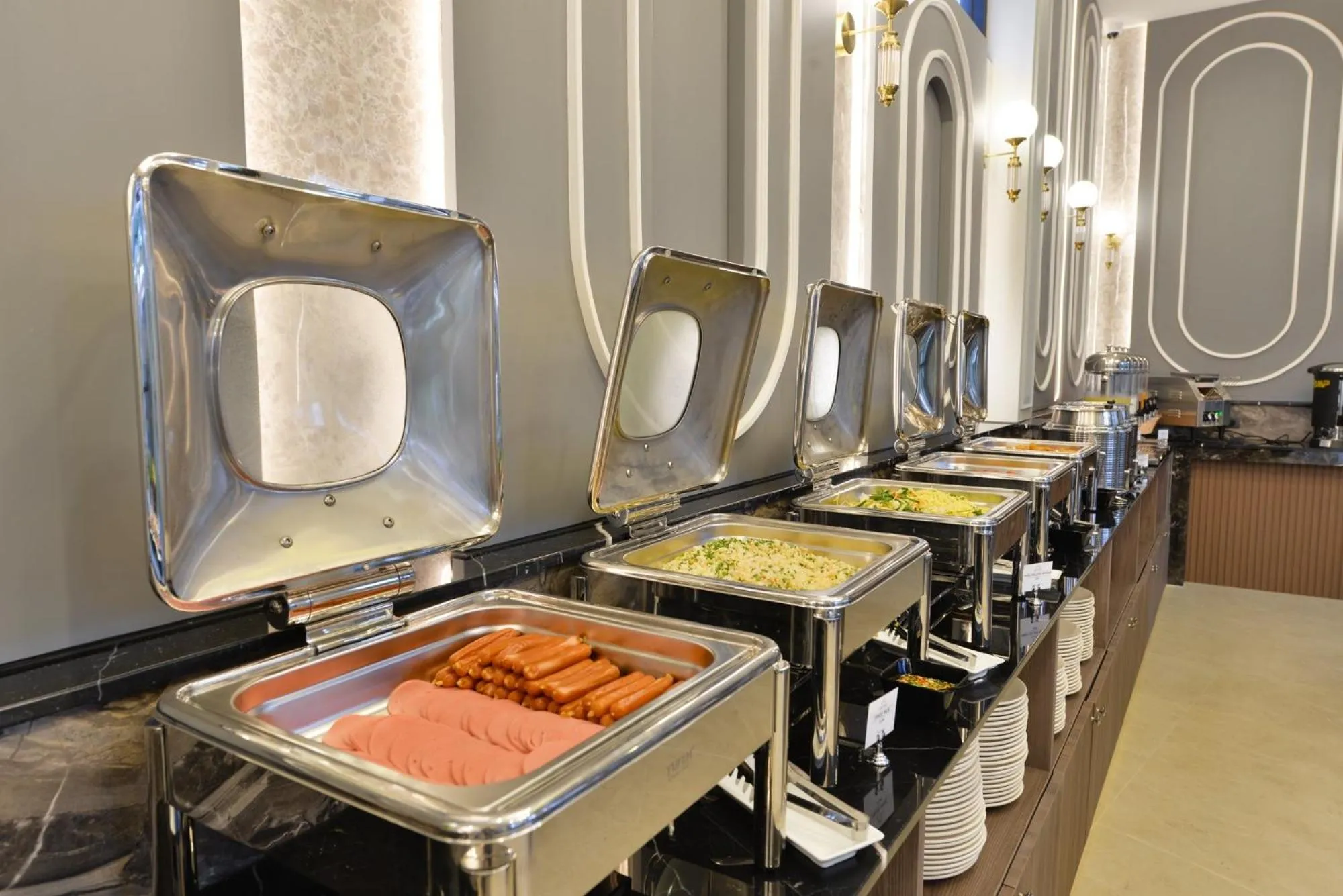 Restaurant/places to eat in Kastel Pattaya Hotel