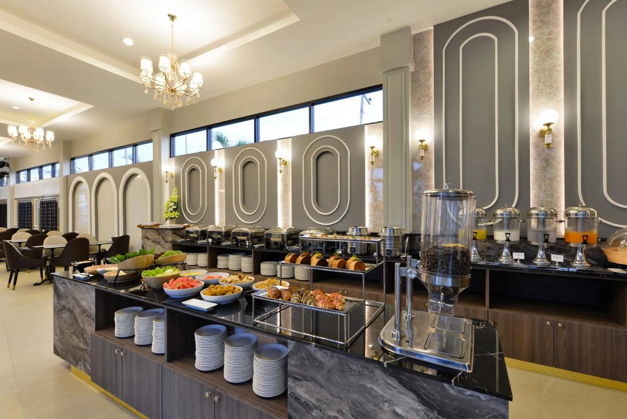 Restaurant/places to eat in Kastel Pattaya Hotel