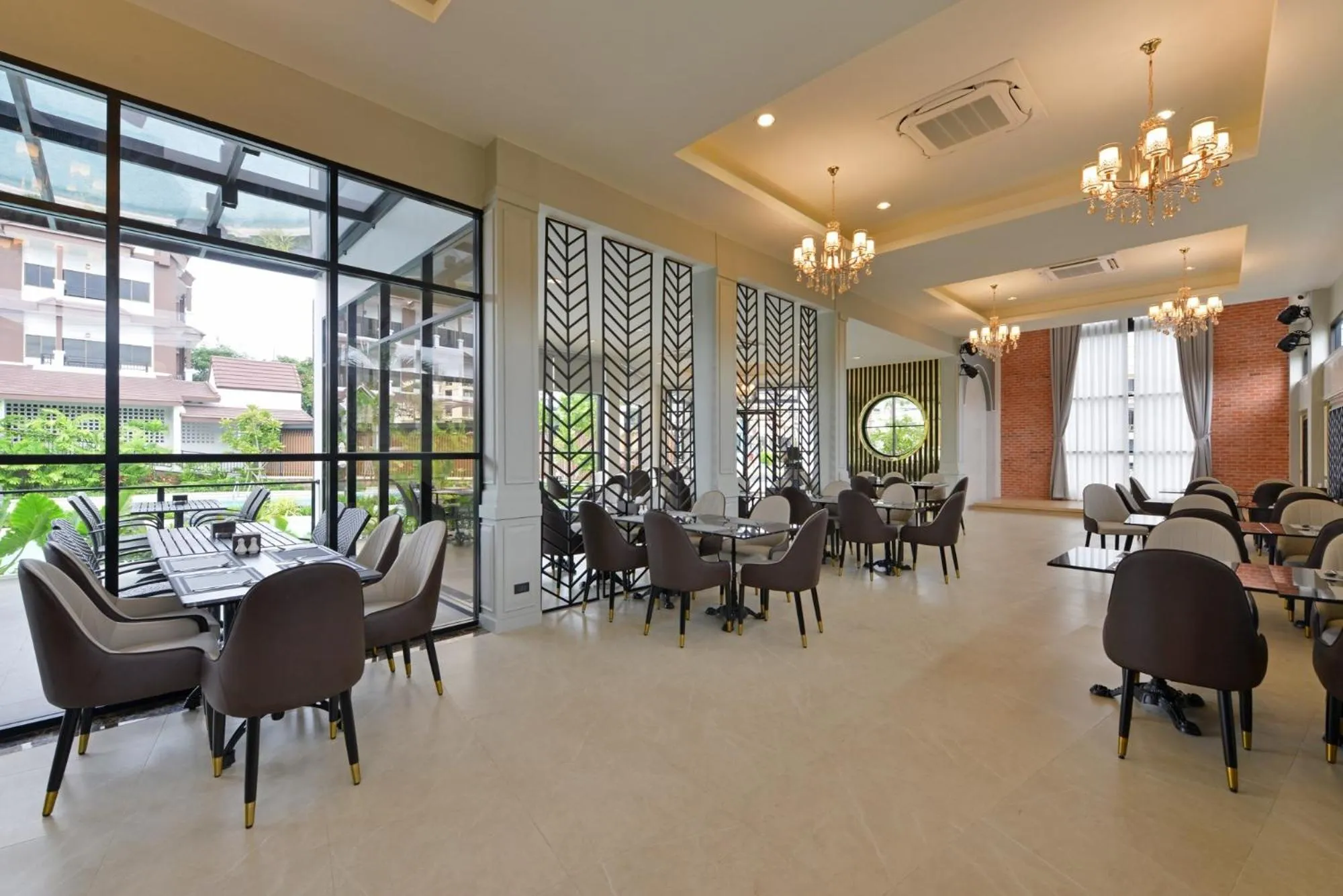 Restaurant/places to eat in Kastel Pattaya Hotel