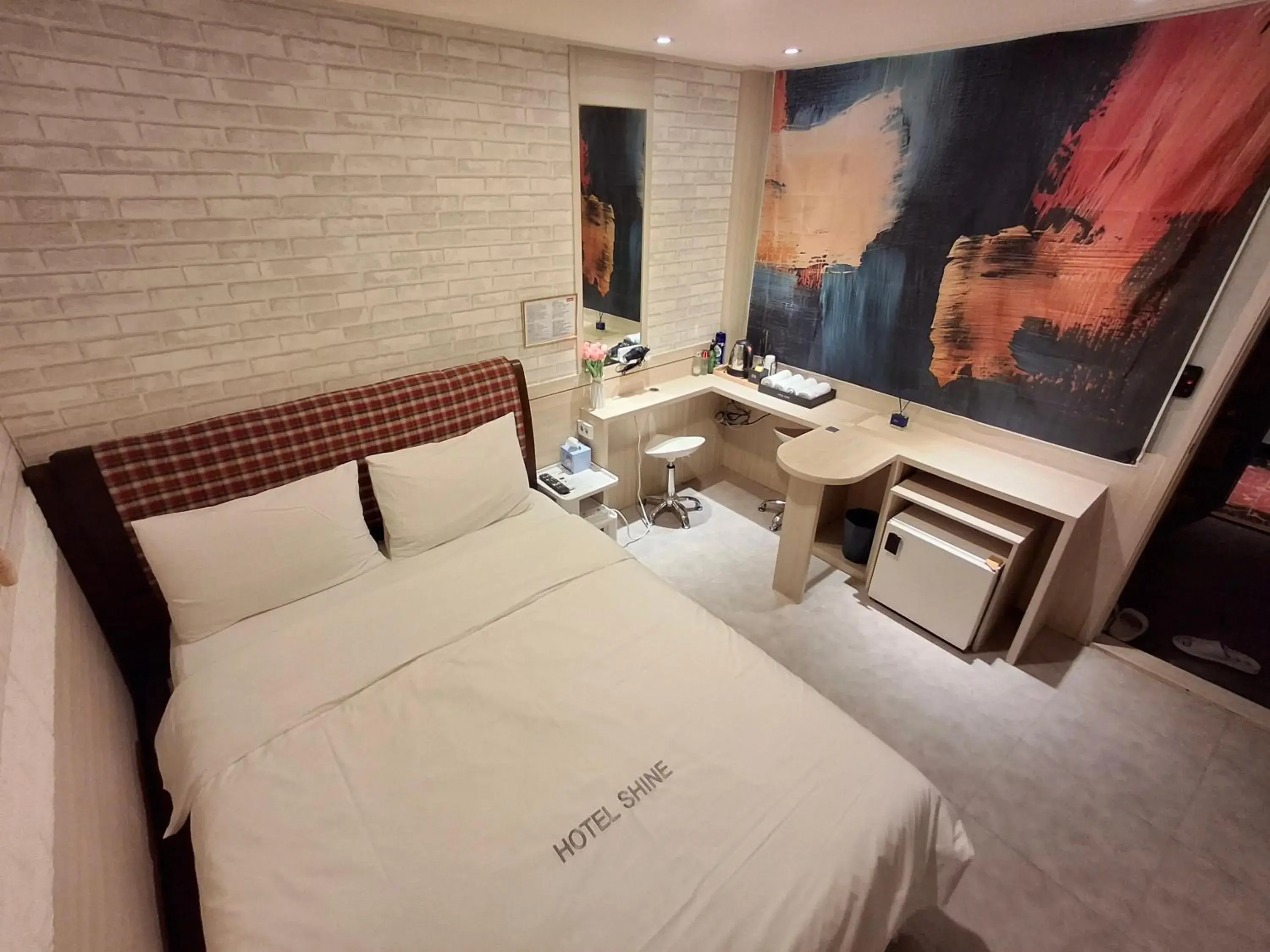 Deluxe Double Room in Shine Hotel Deluxe Double Room in Shine Hotel