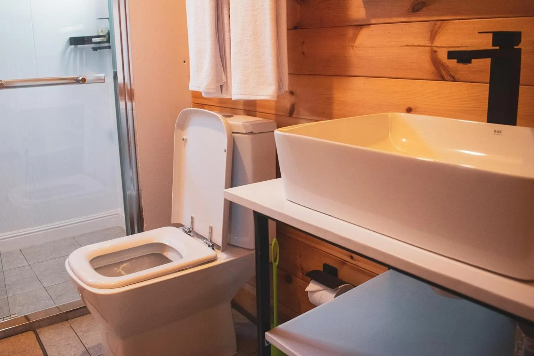 Toilet in Utende Seacliff Resort