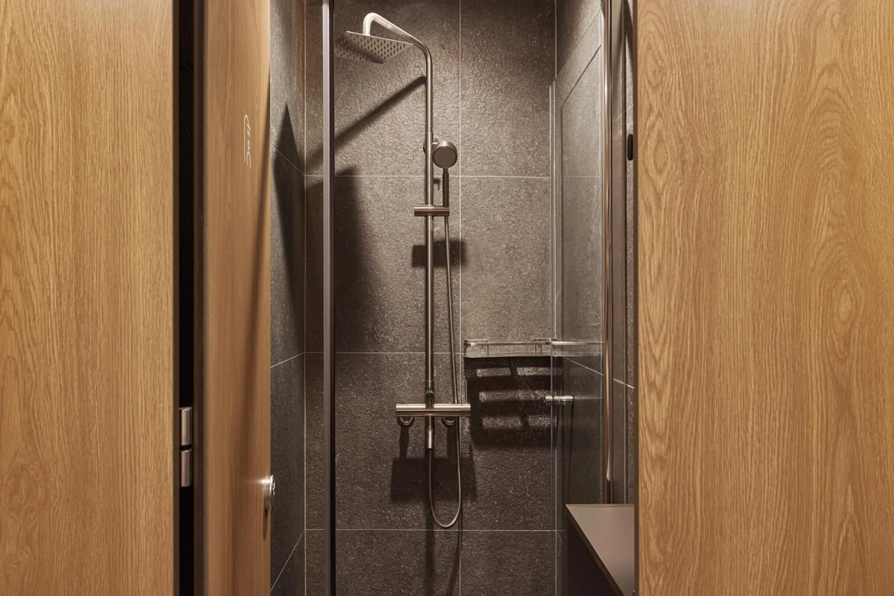 Shower in HOTEL DRIP&DROP, Myeongdong